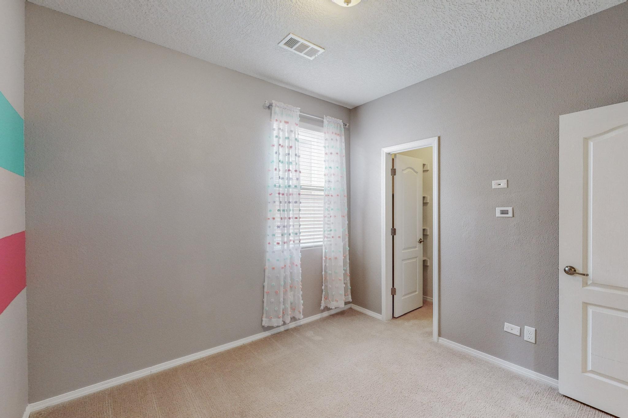 2832 Tulipan Loop SE