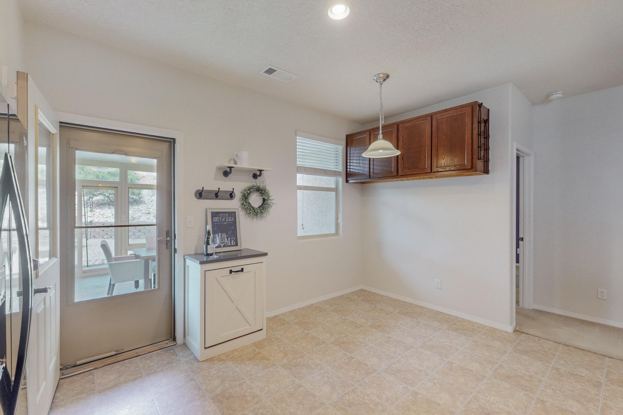 2832 Tulipan Loop SE