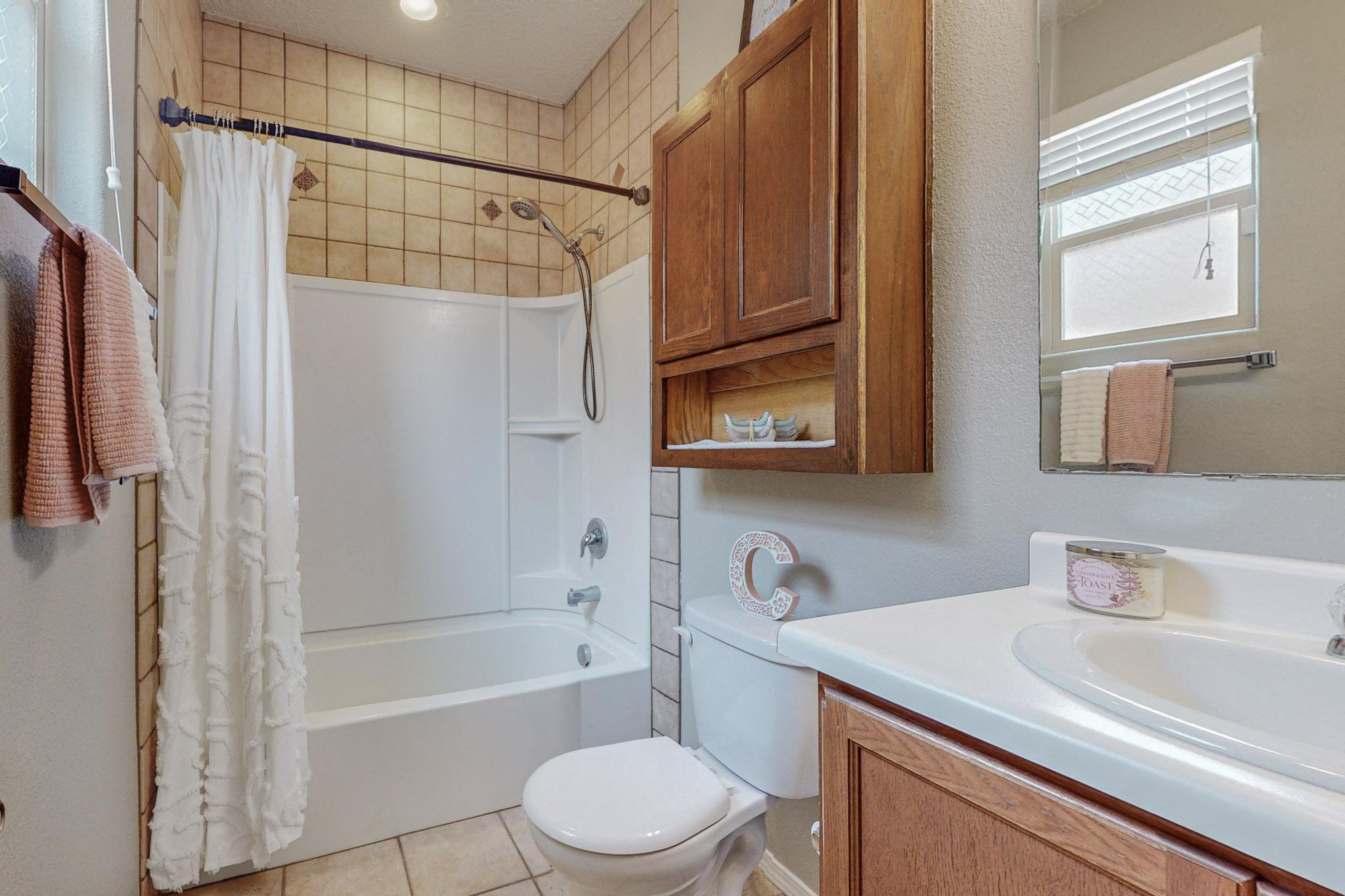 2832 Tulipan Loop SE