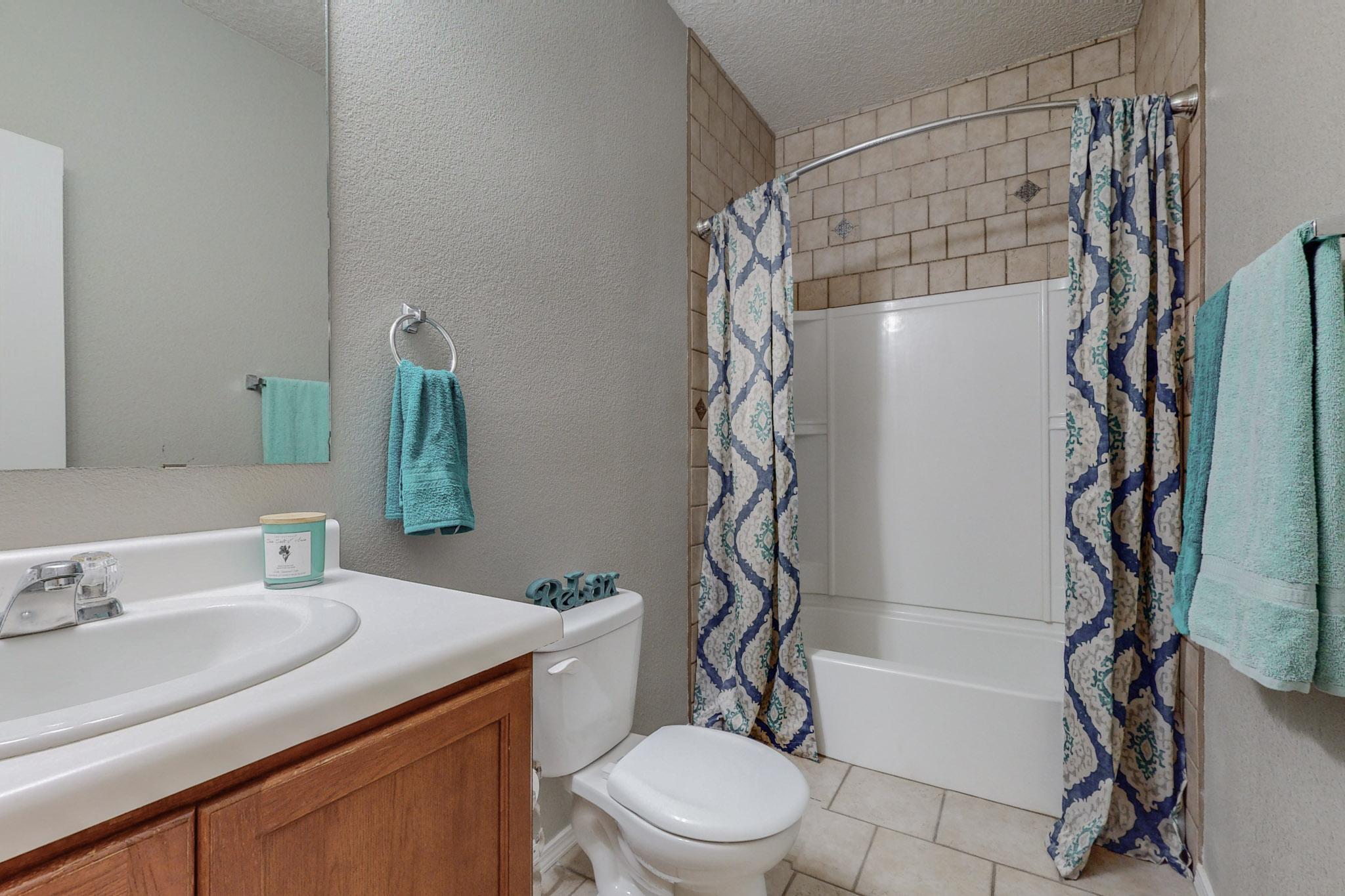 2832 Tulipan Loop SE