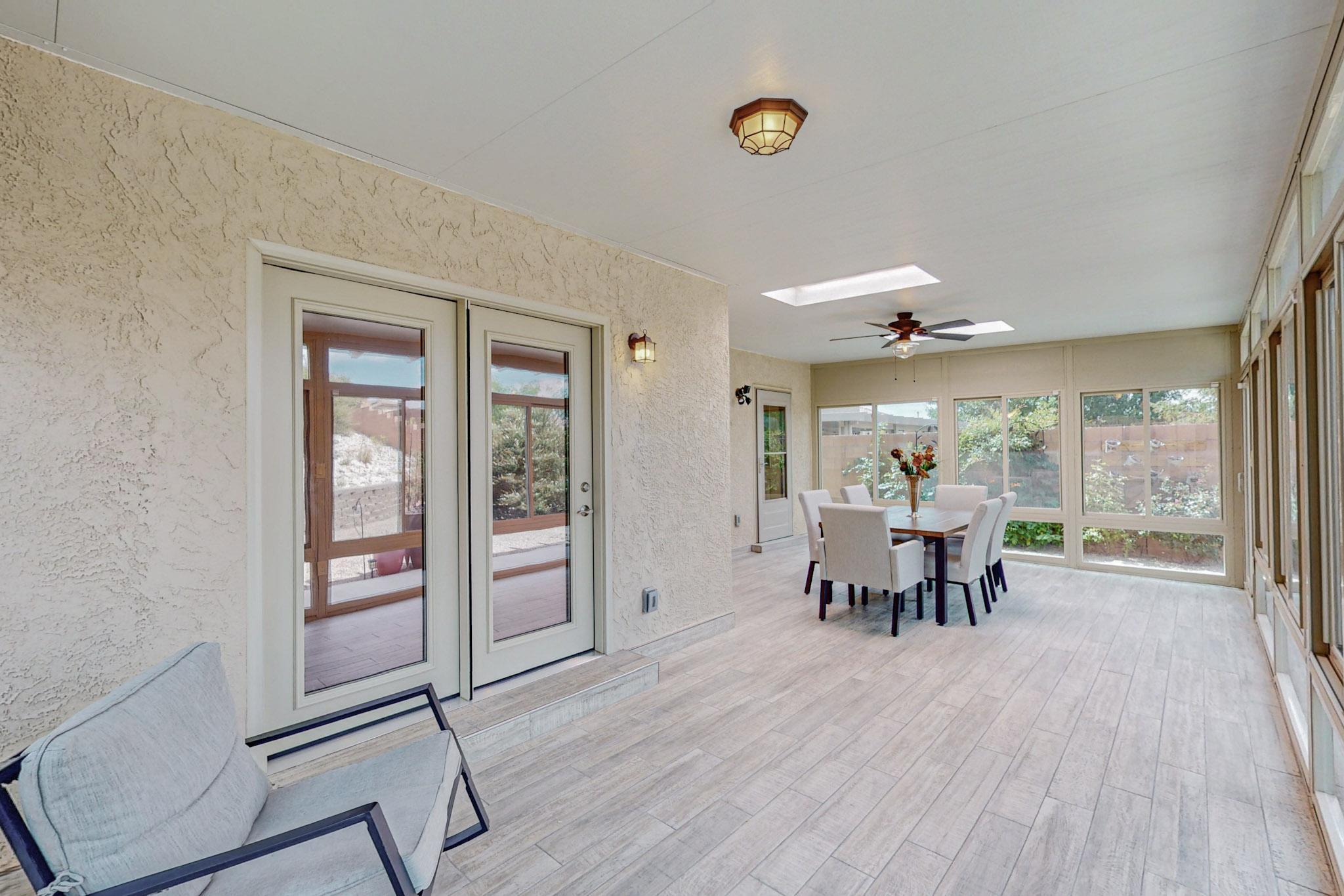2832 Tulipan Loop SE