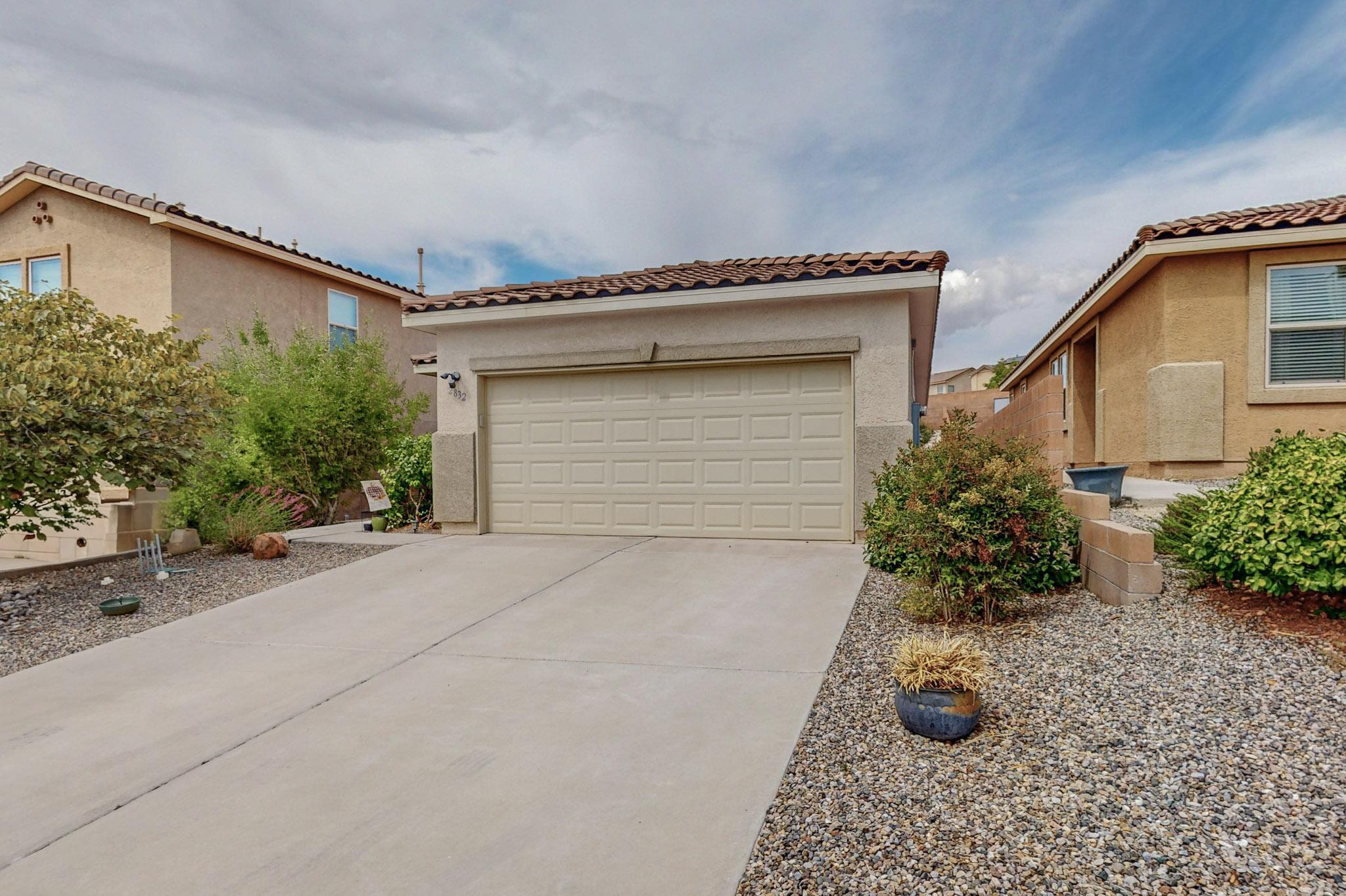 2832 Tulipan Loop SE