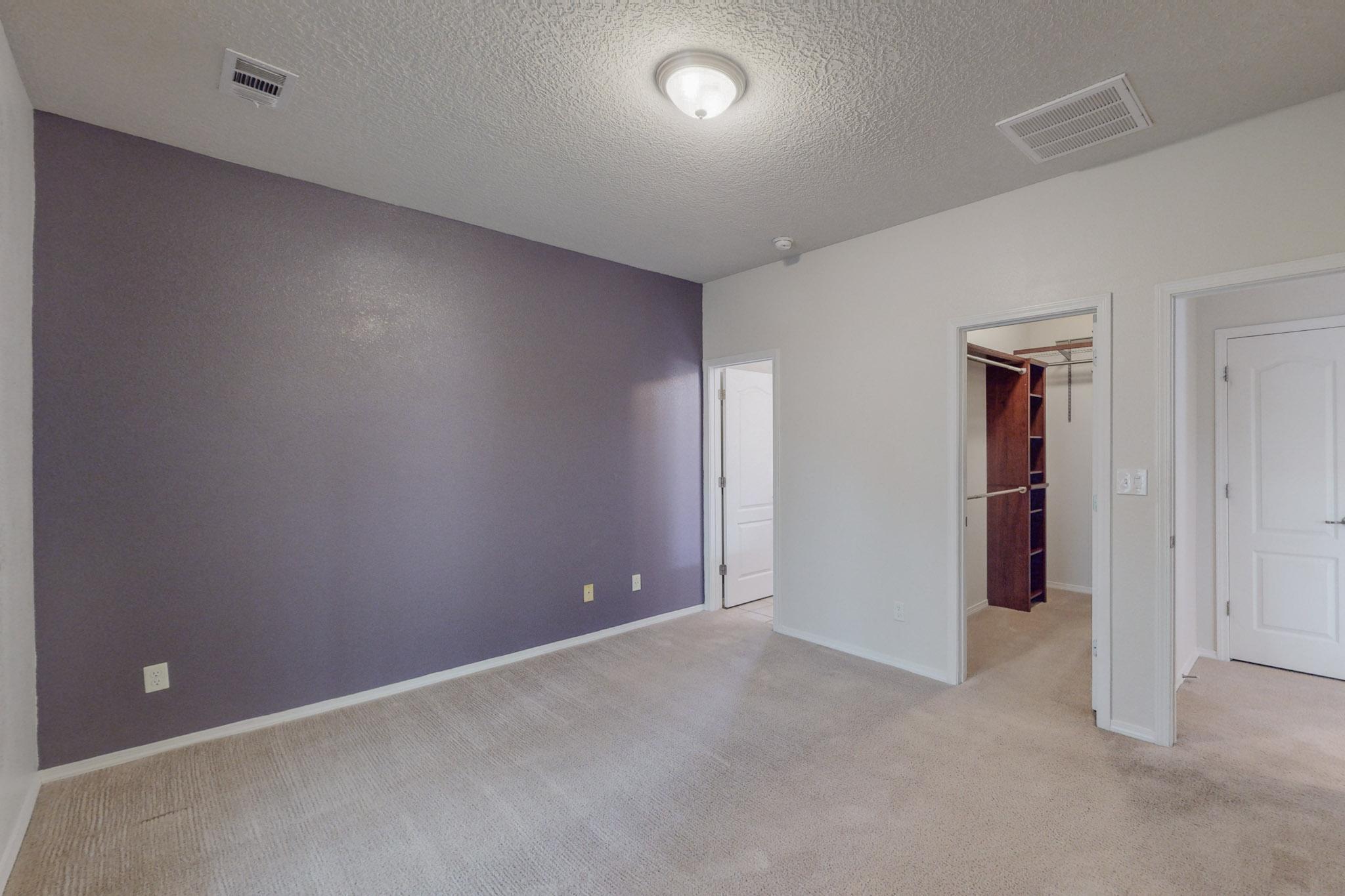 2832 Tulipan Loop SE