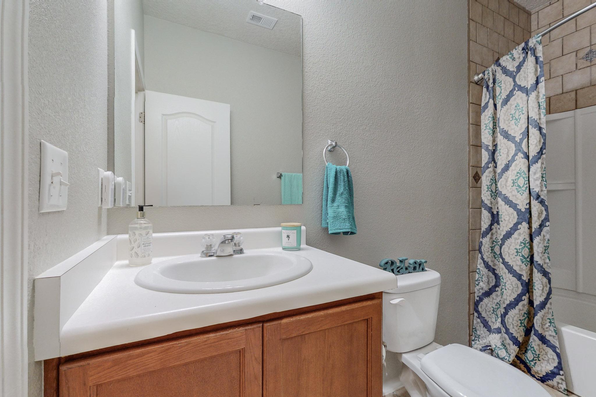 2832 Tulipan Loop SE
