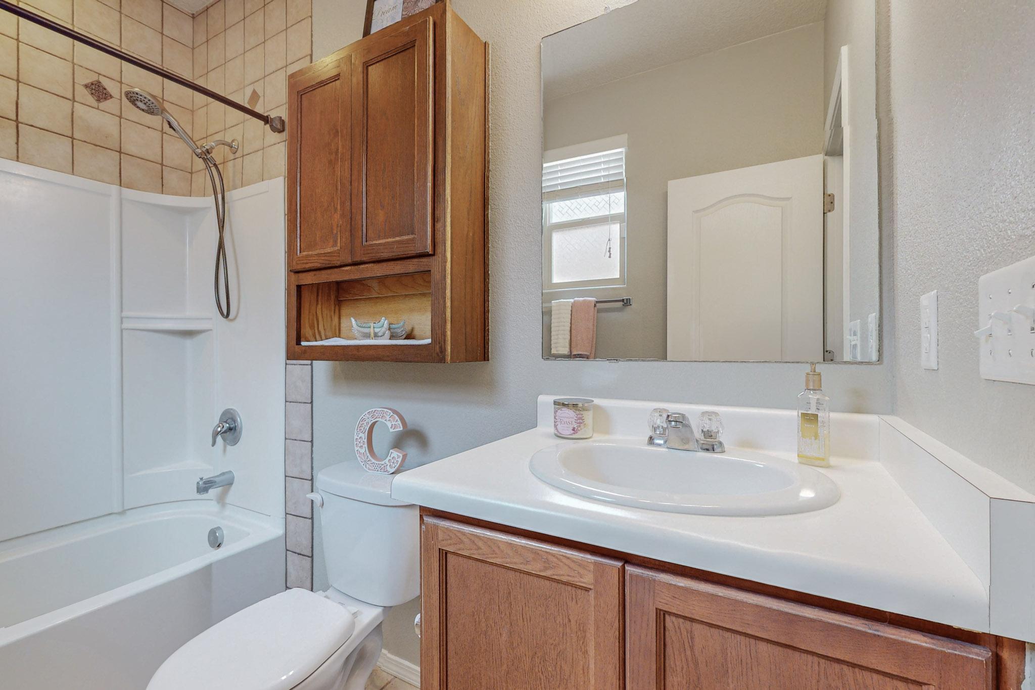 2832 Tulipan Loop SE