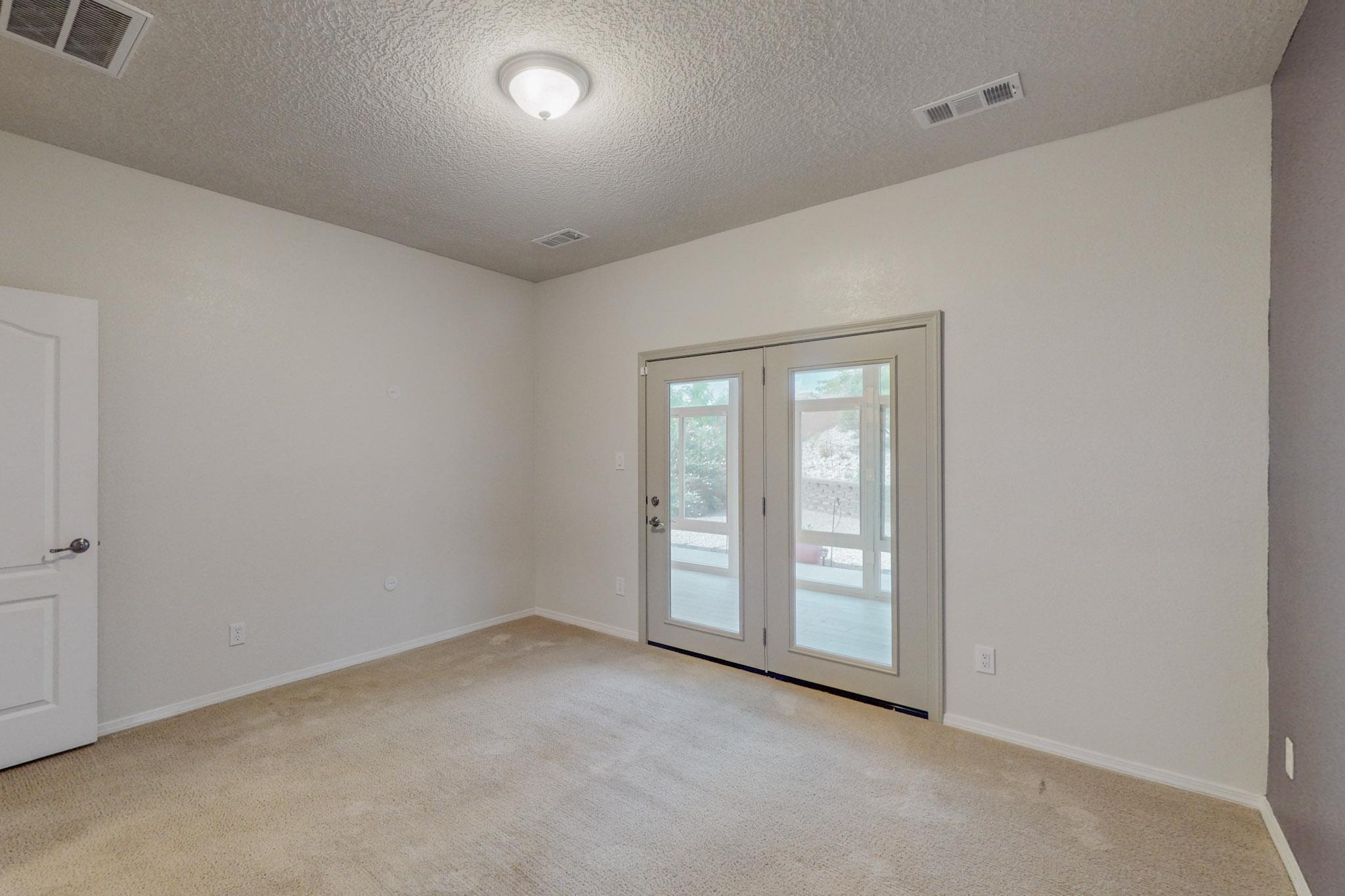 2832 Tulipan Loop SE