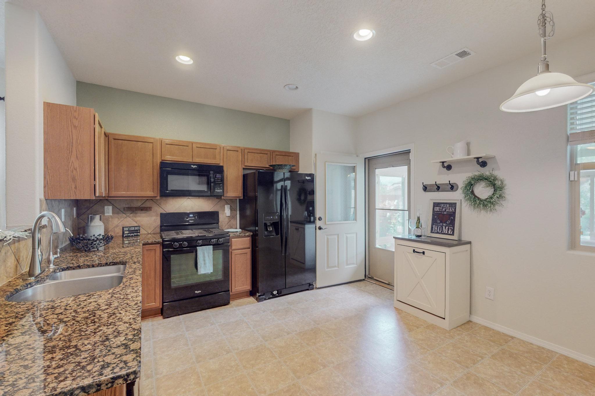 2832 Tulipan Loop SE