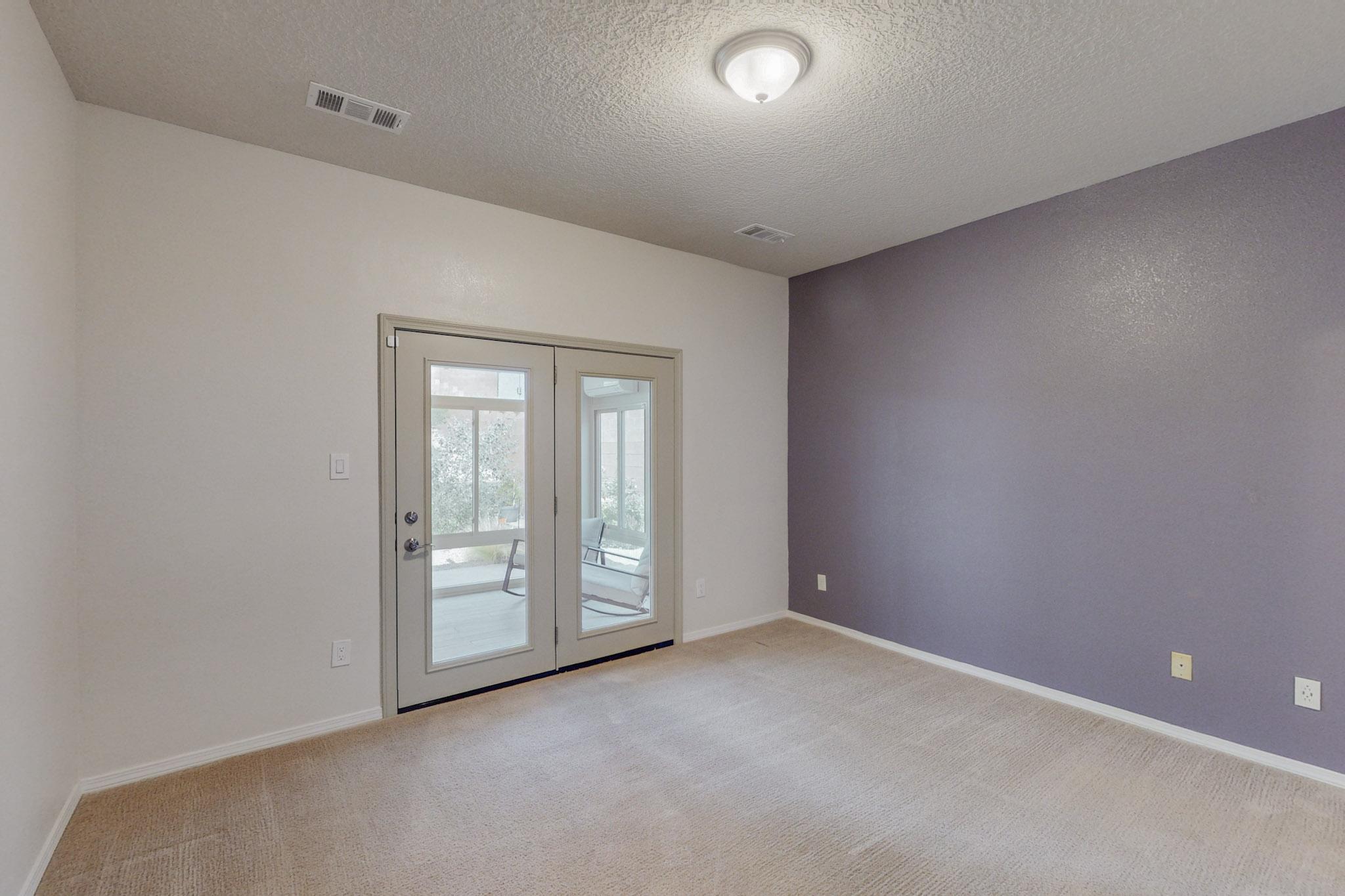 2832 Tulipan Loop SE