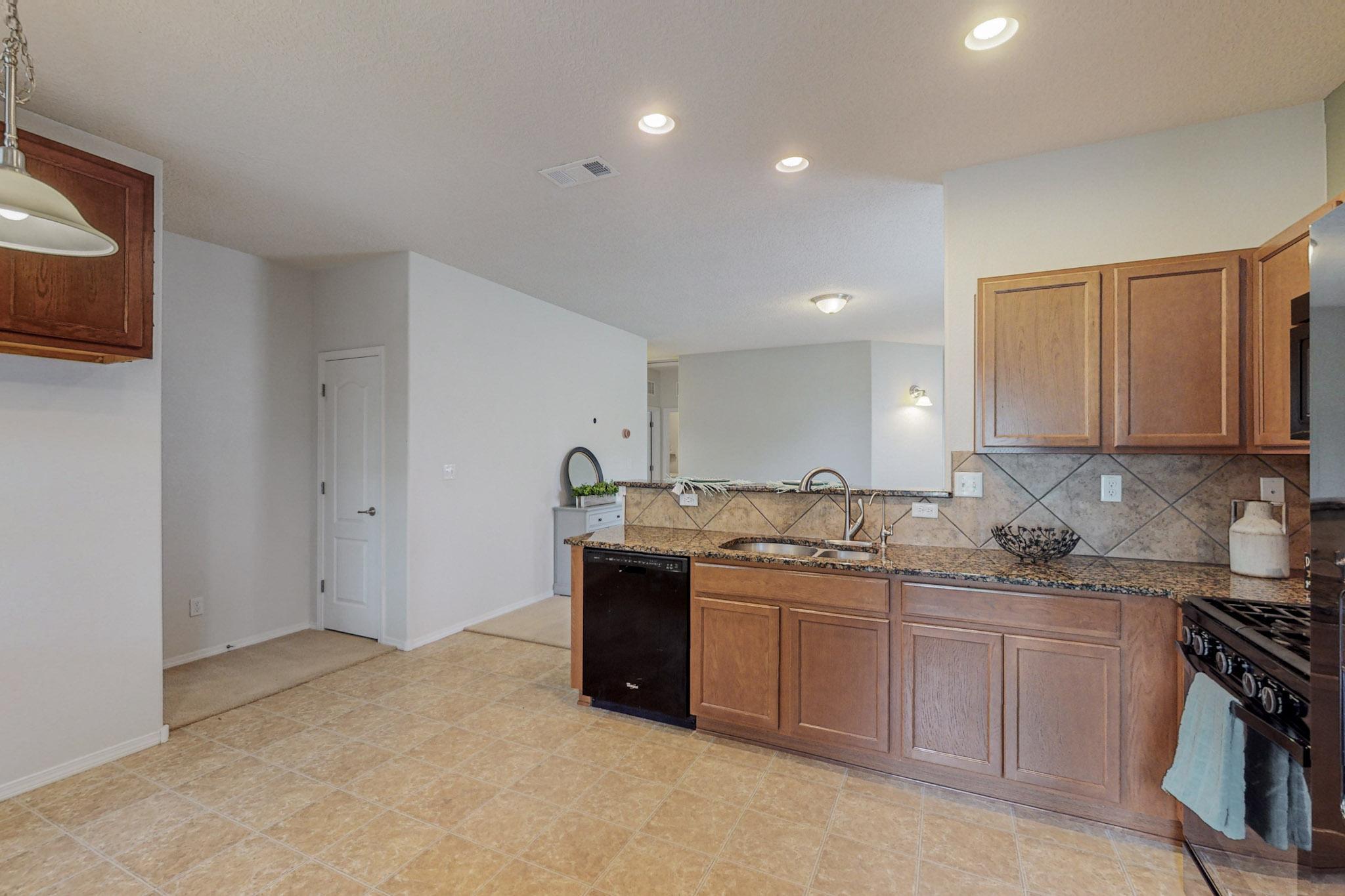 2832 Tulipan Loop SE