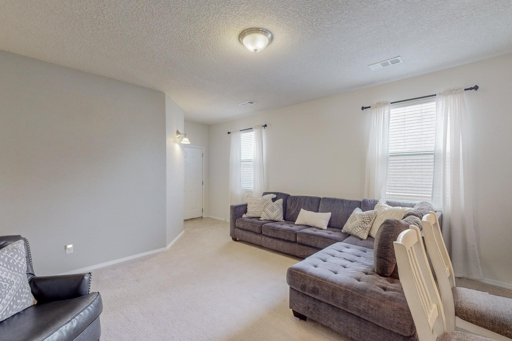 2832 Tulipan Loop SE