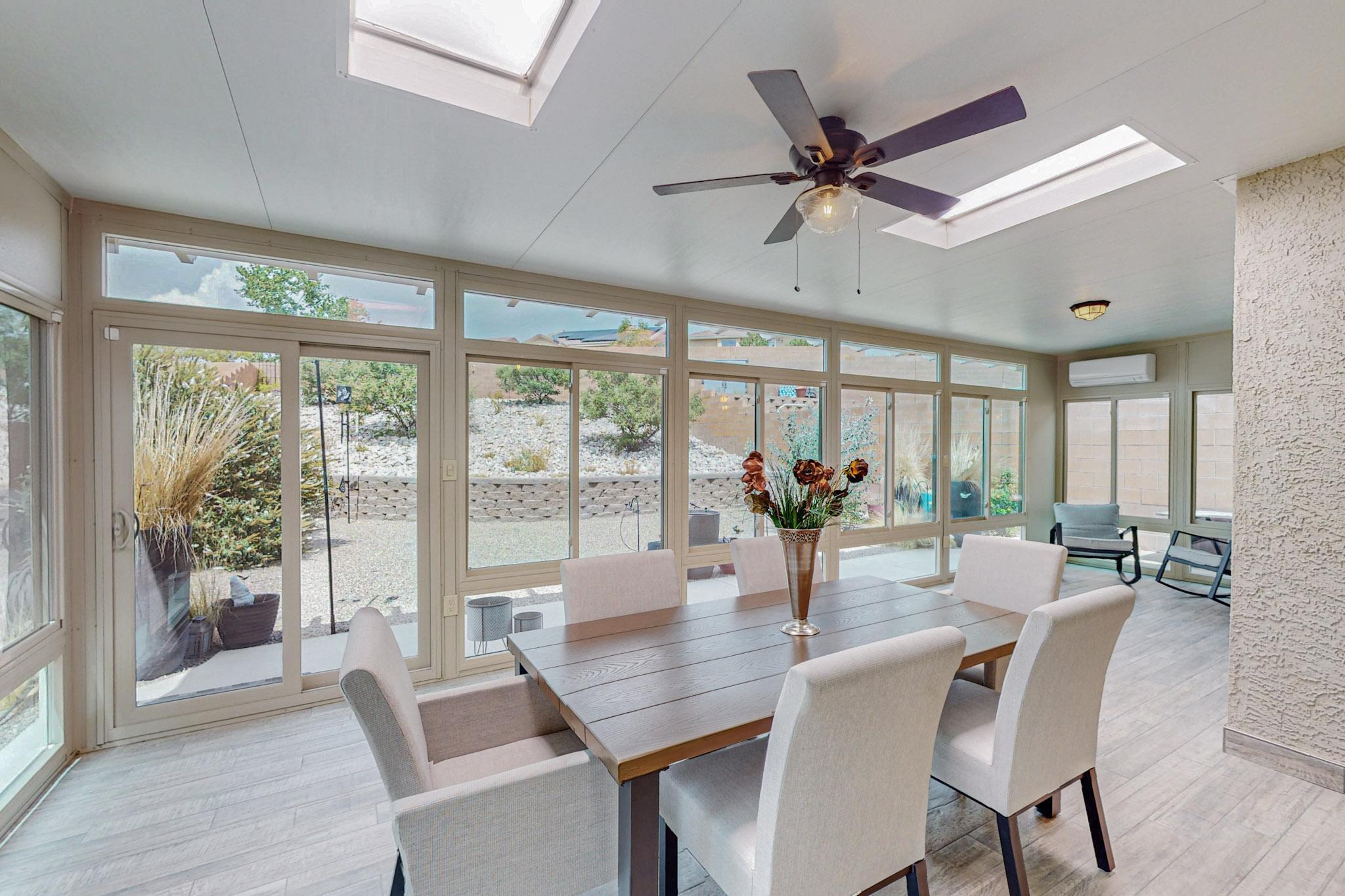 2832 Tulipan Loop SE
