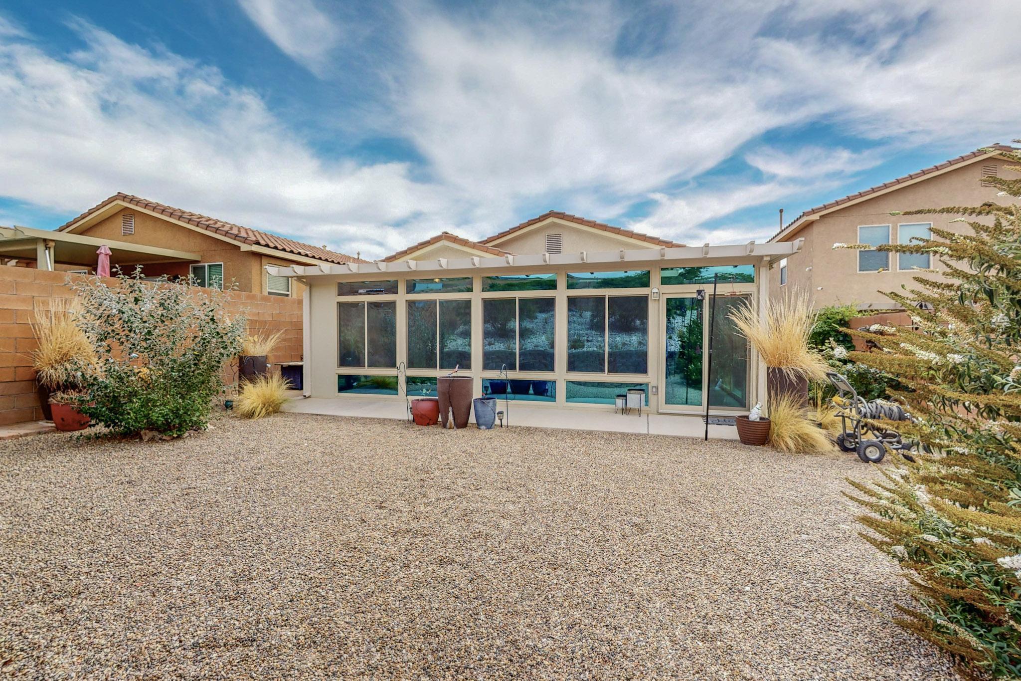 2832 Tulipan Loop SE