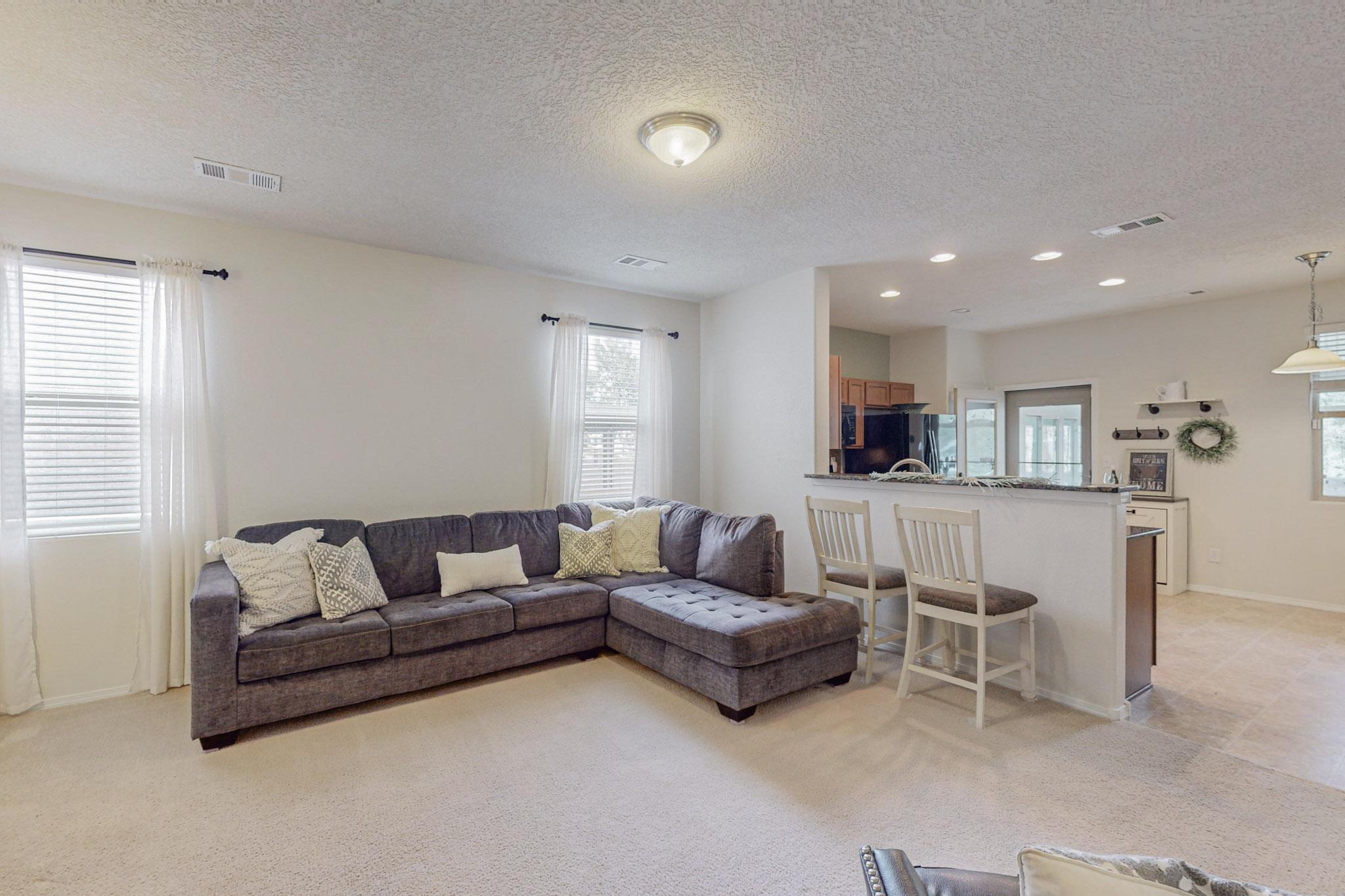 2832 Tulipan Loop SE