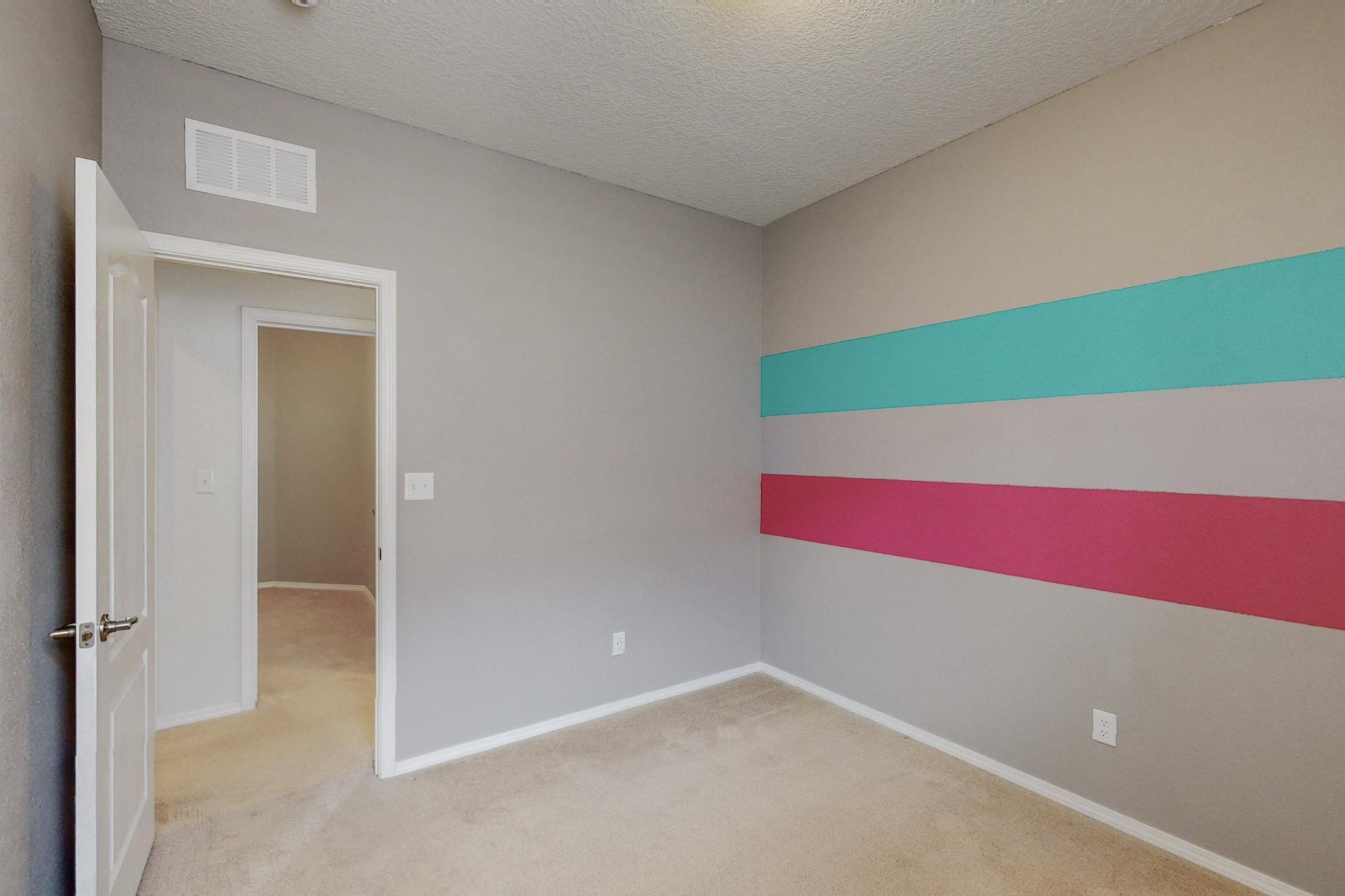 2832 Tulipan Loop SE