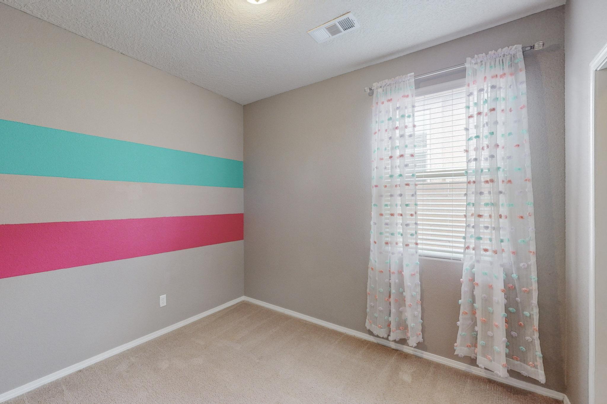 2832 Tulipan Loop SE