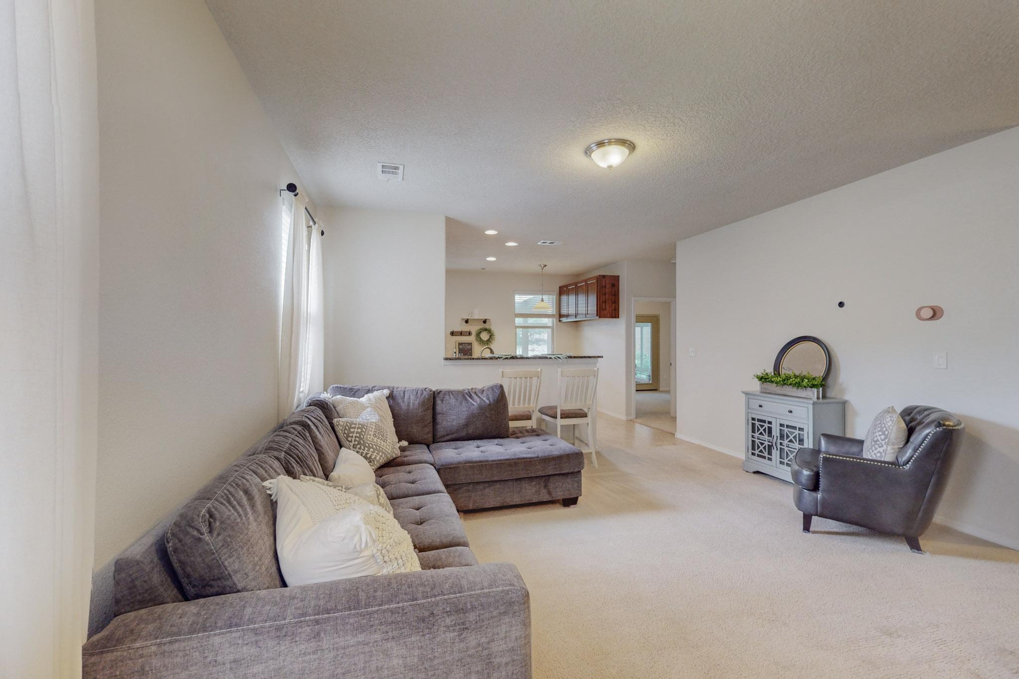 2832 Tulipan Loop SE