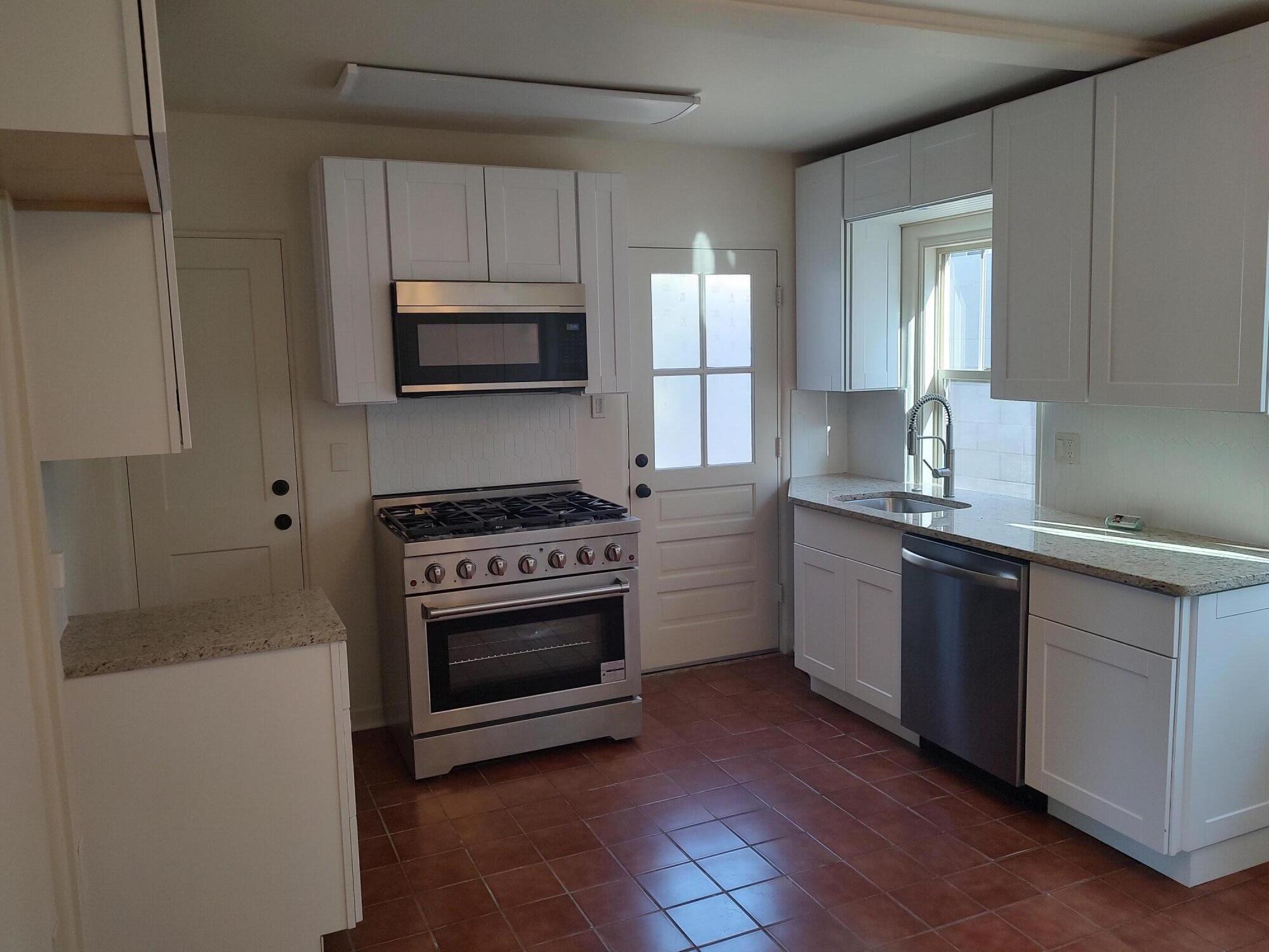 3200 BURTON Avenue SE