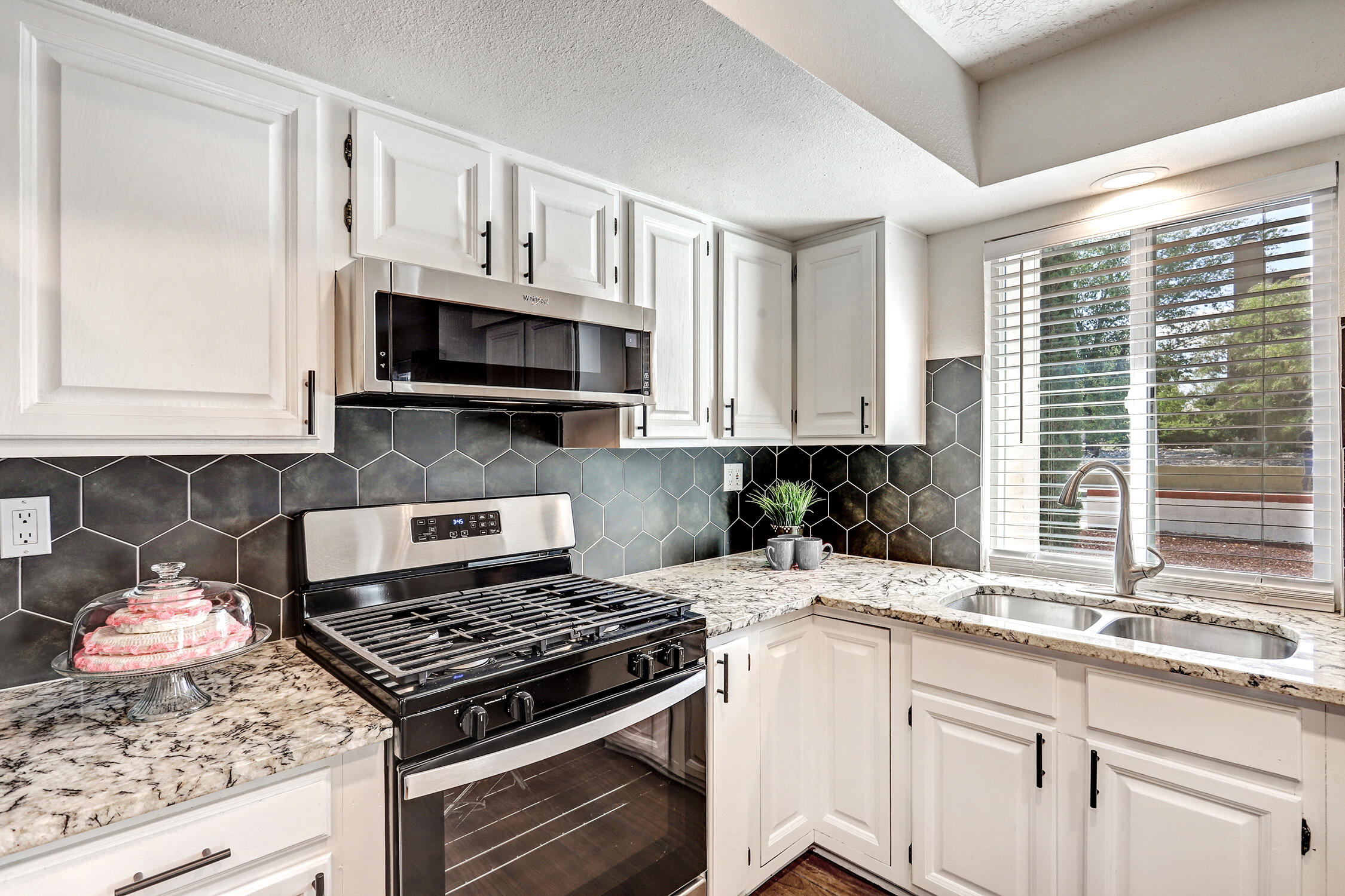 1600 ROSEWOOD Avenue NW