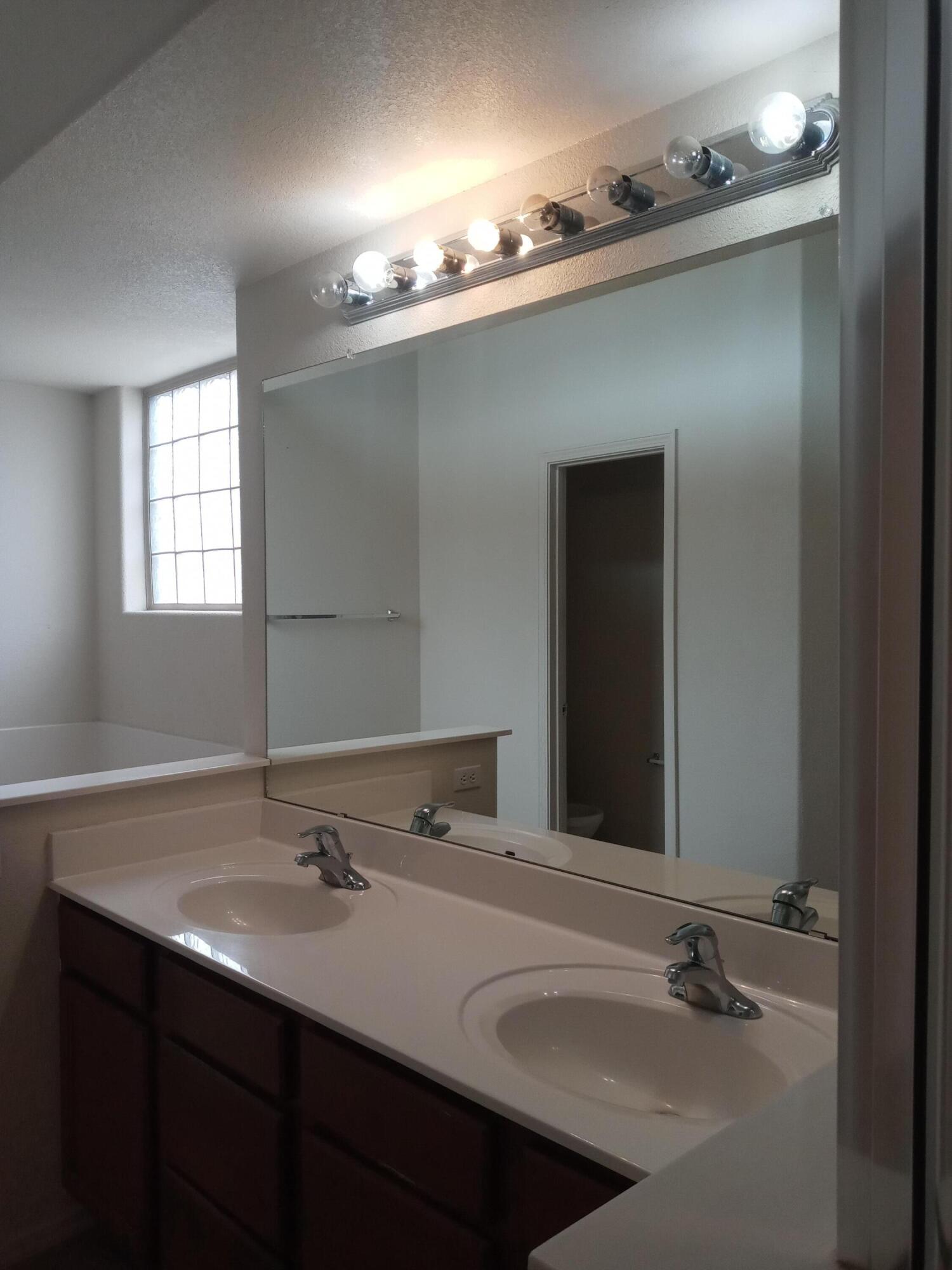 1428 DANZANTE Drive SE