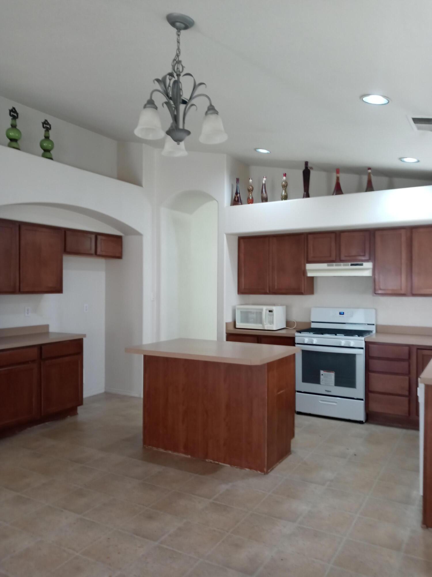 1428 DANZANTE Drive SE