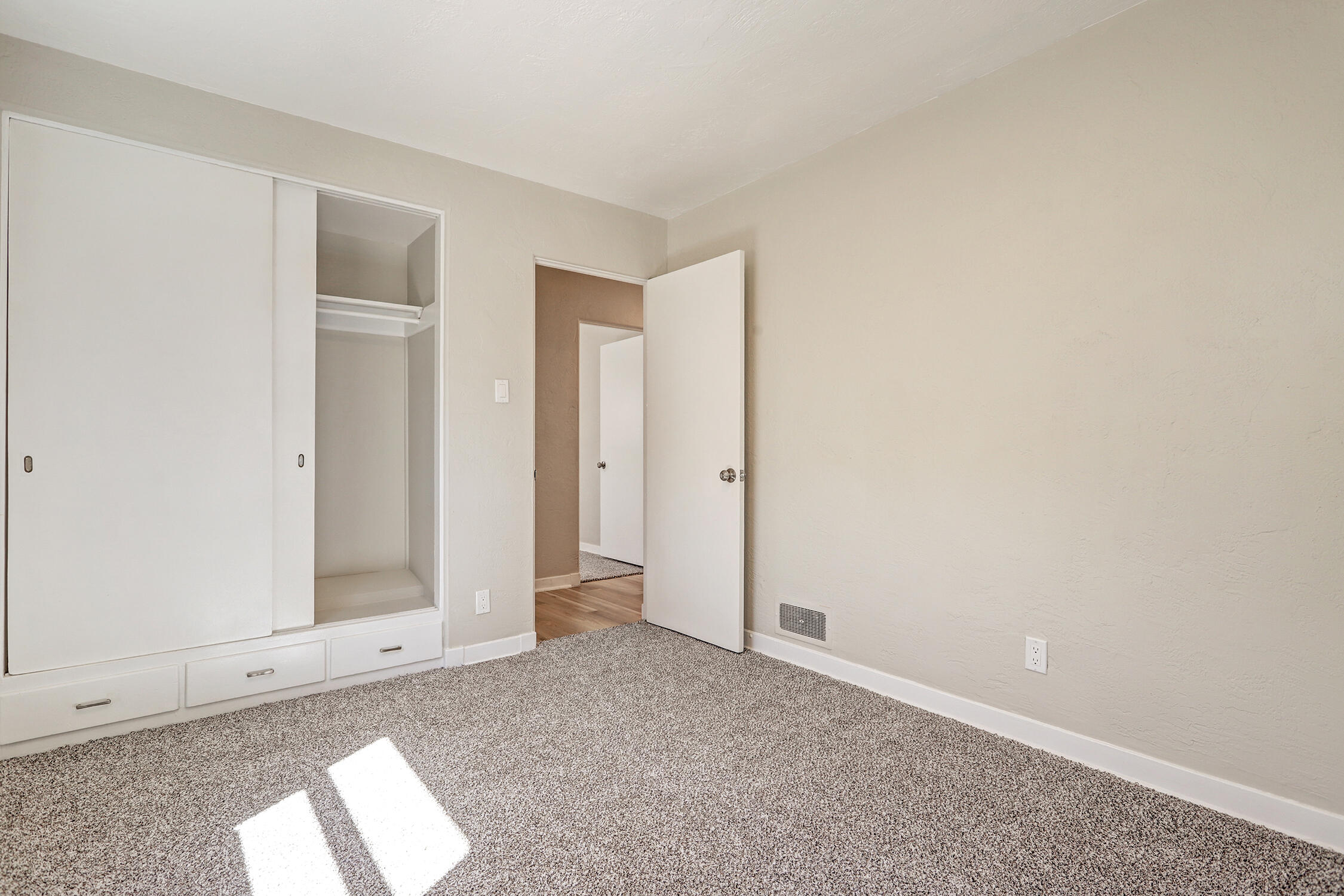 829 INDIANA Street SE