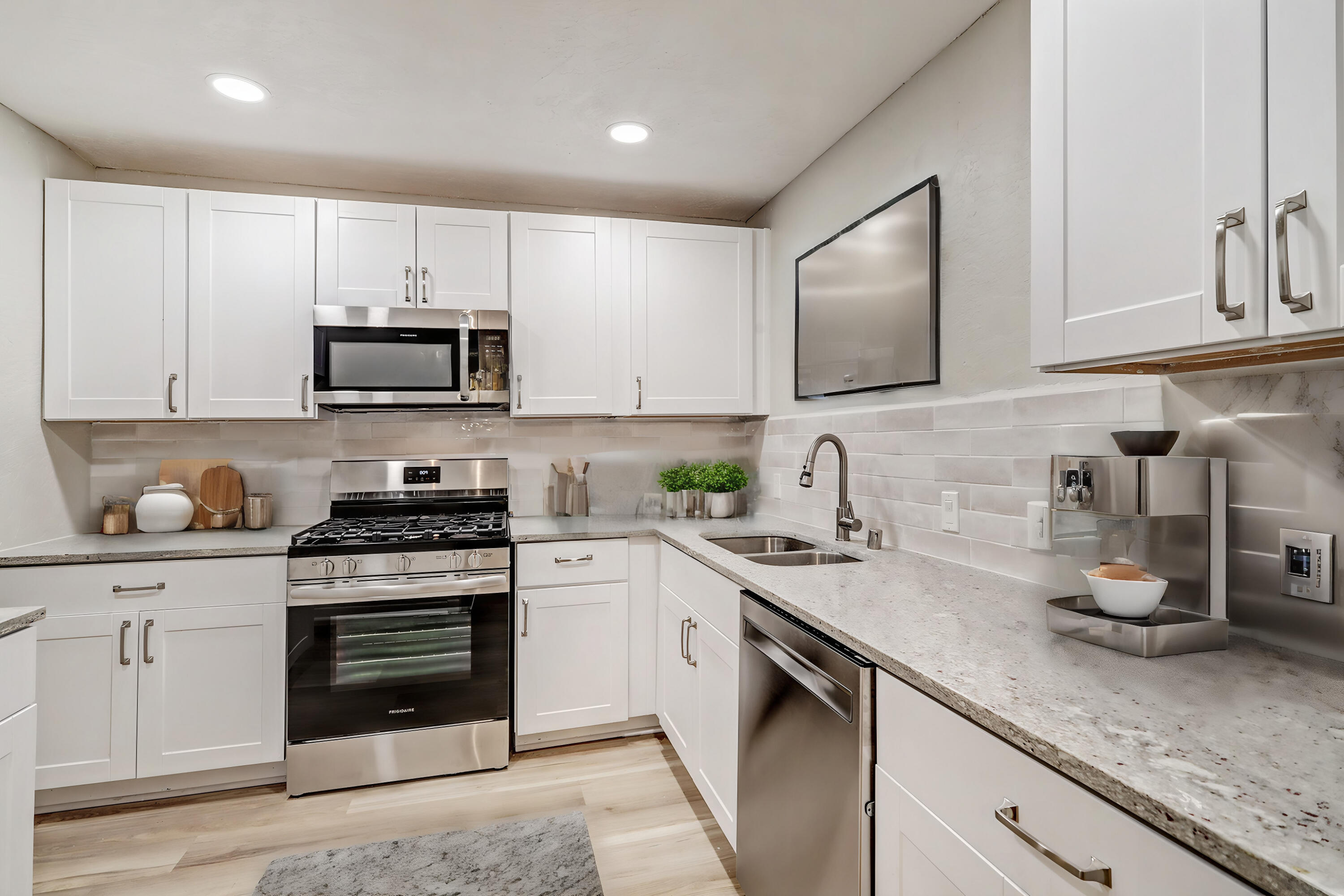 829 INDIANA Street SE