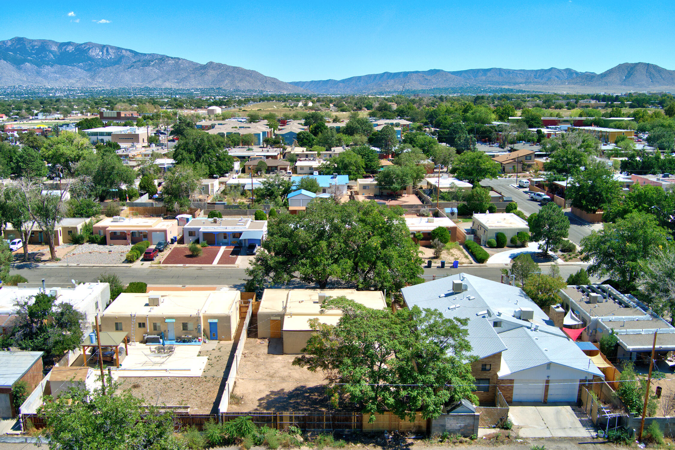 829 INDIANA Street SE