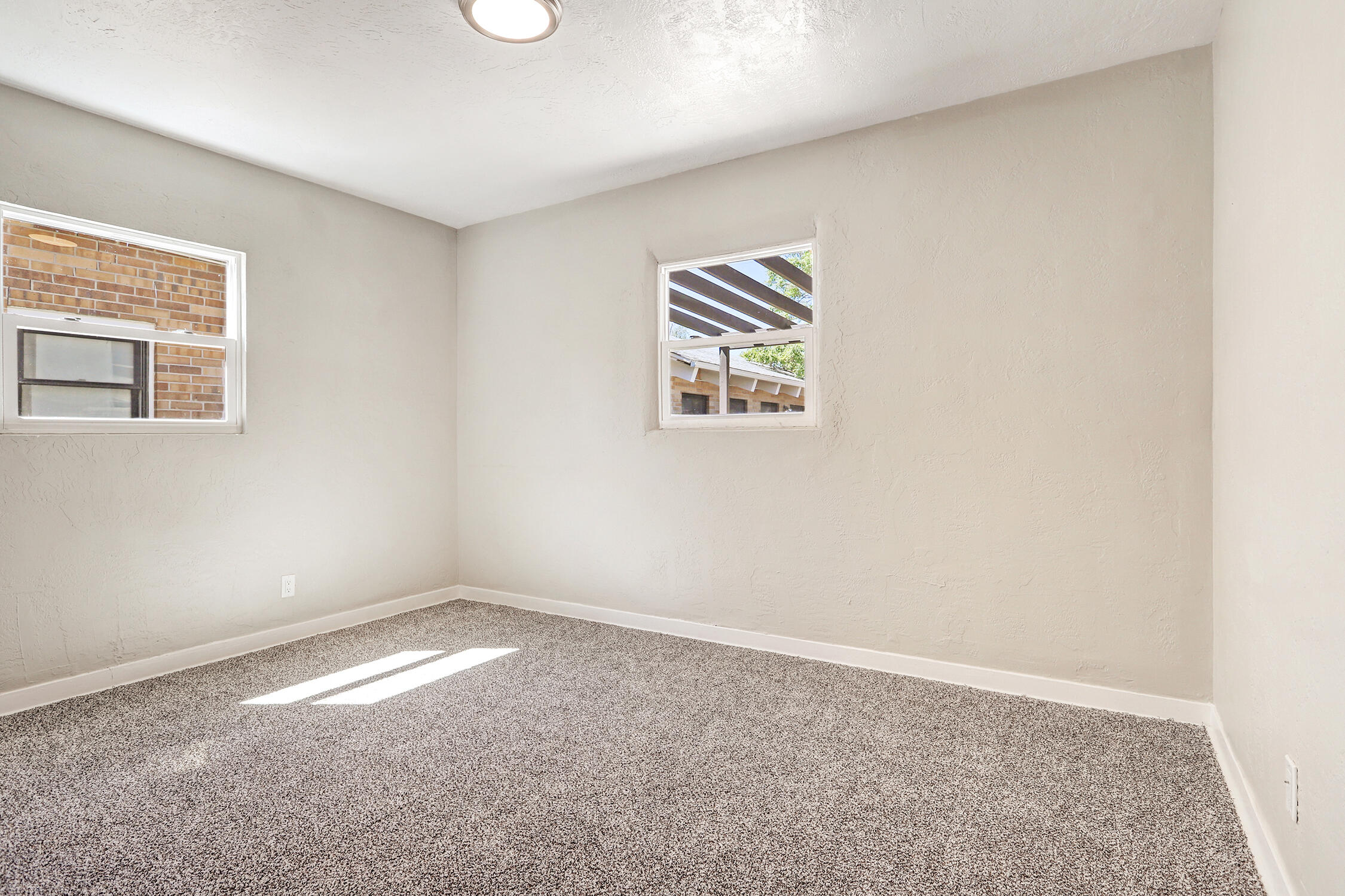 829 INDIANA Street SE