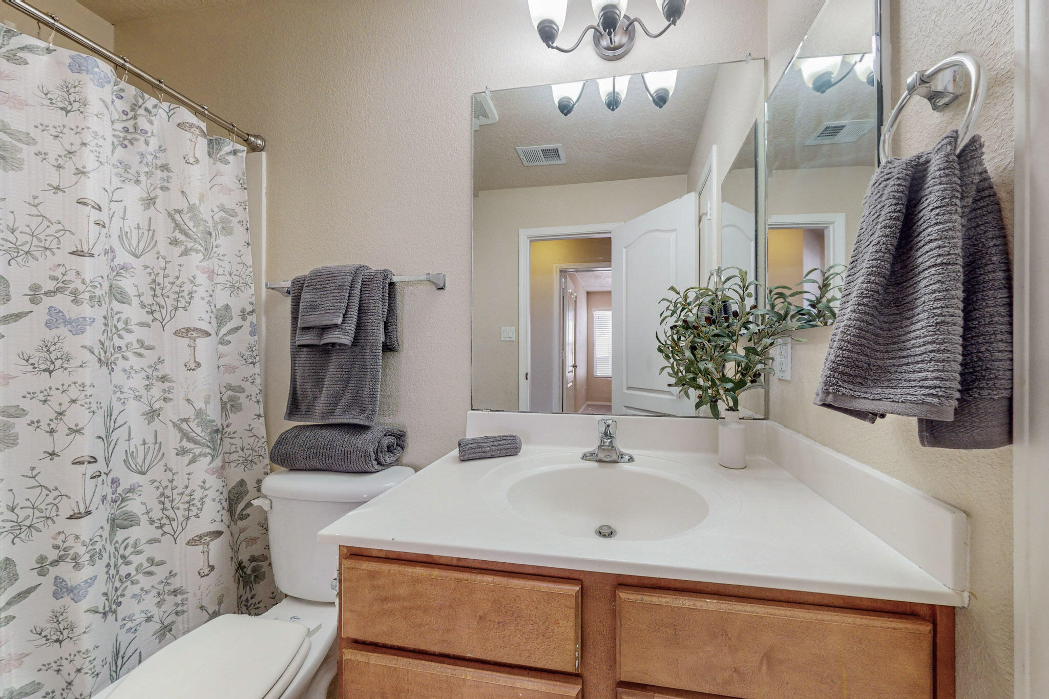 3818 CHOLLA Drive NE