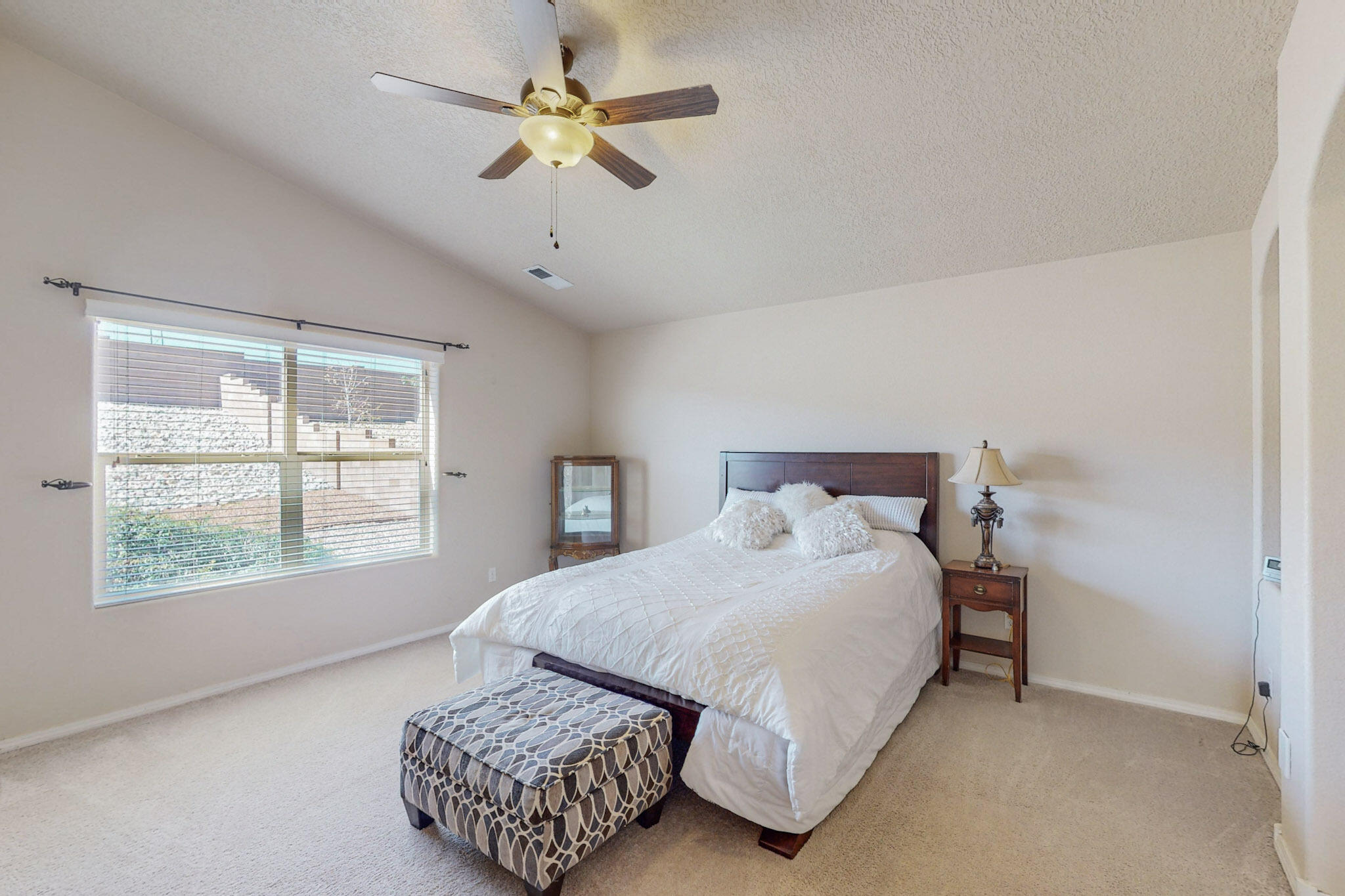 3818 CHOLLA Drive NE