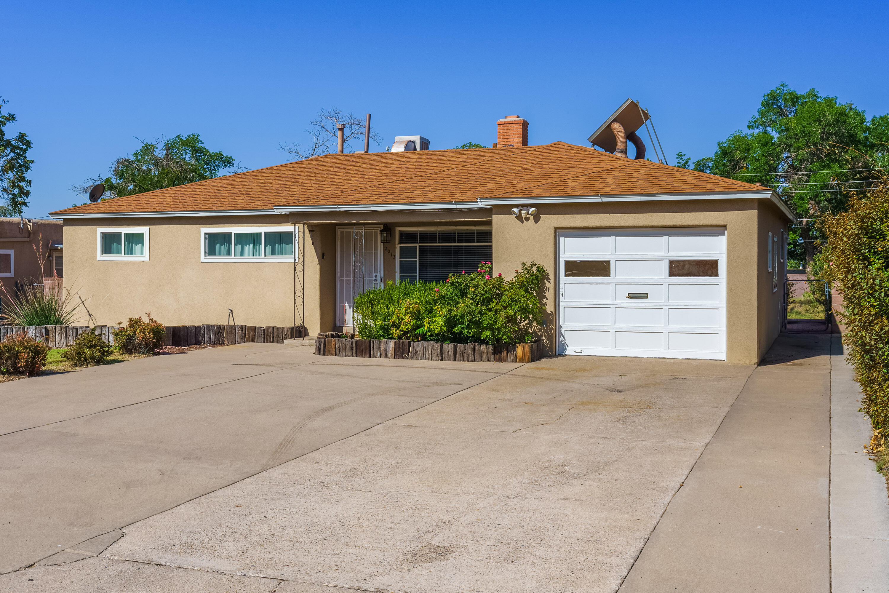 2013 MARTHA Street NE