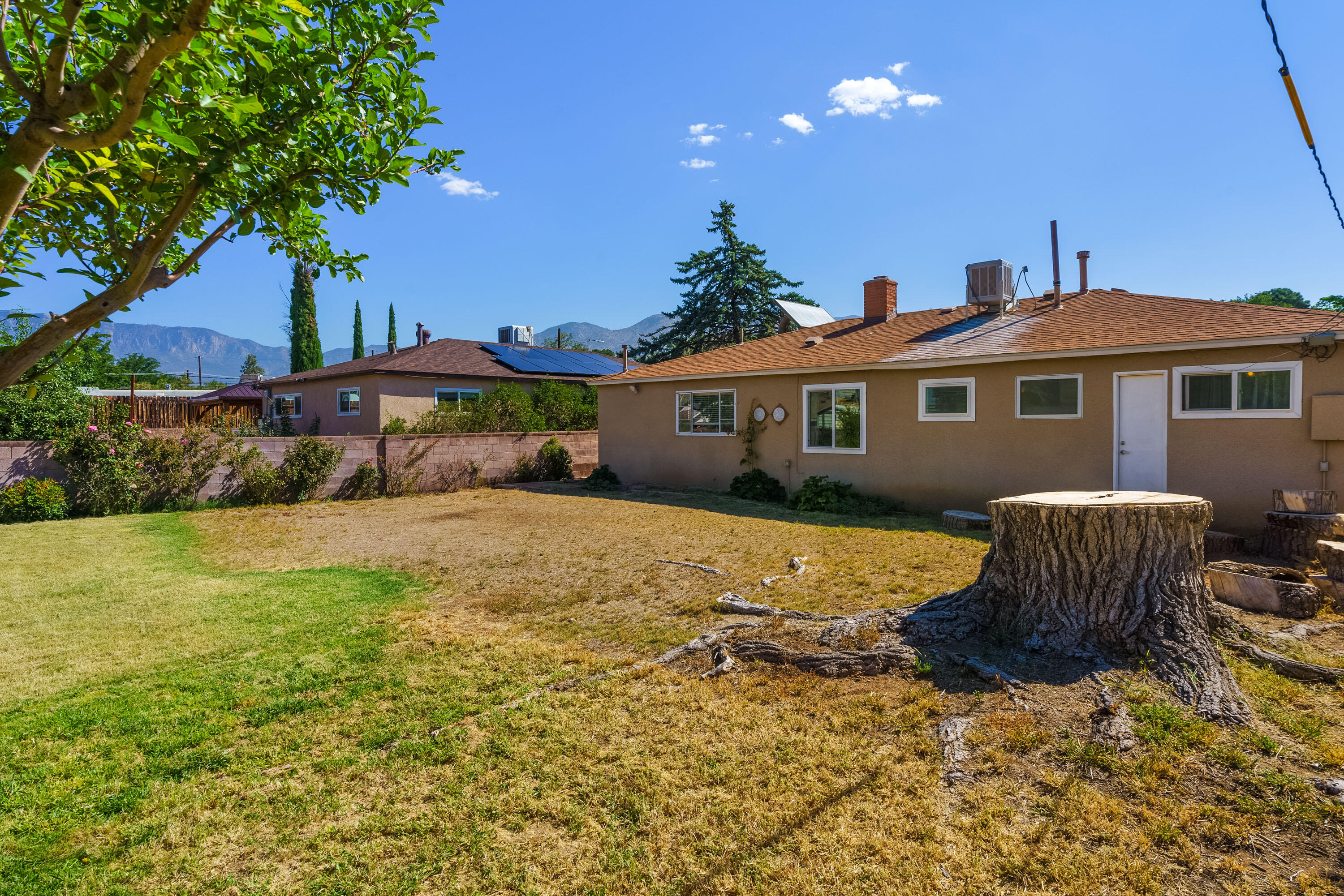 2013 MARTHA Street NE