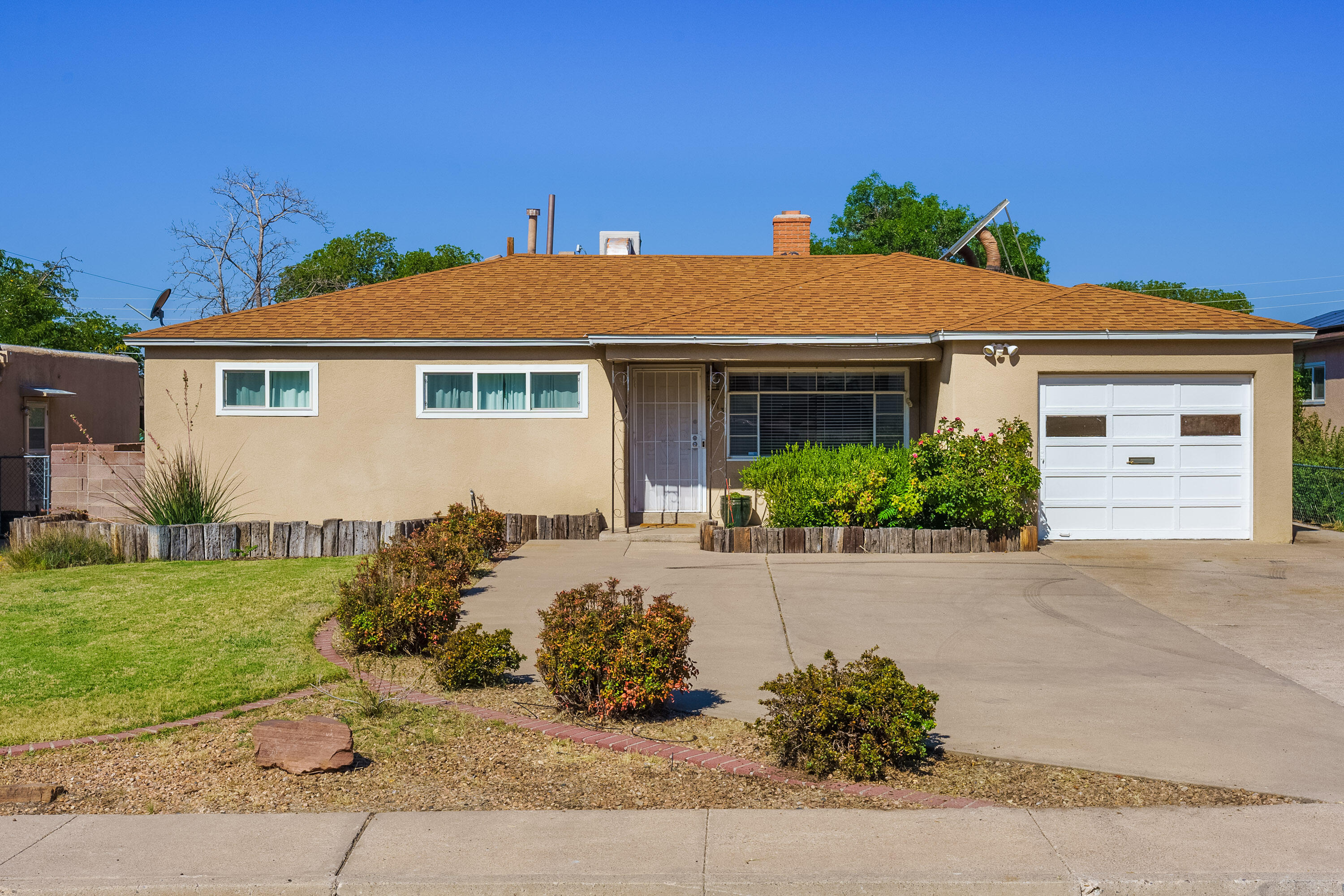 2013 MARTHA Street NE