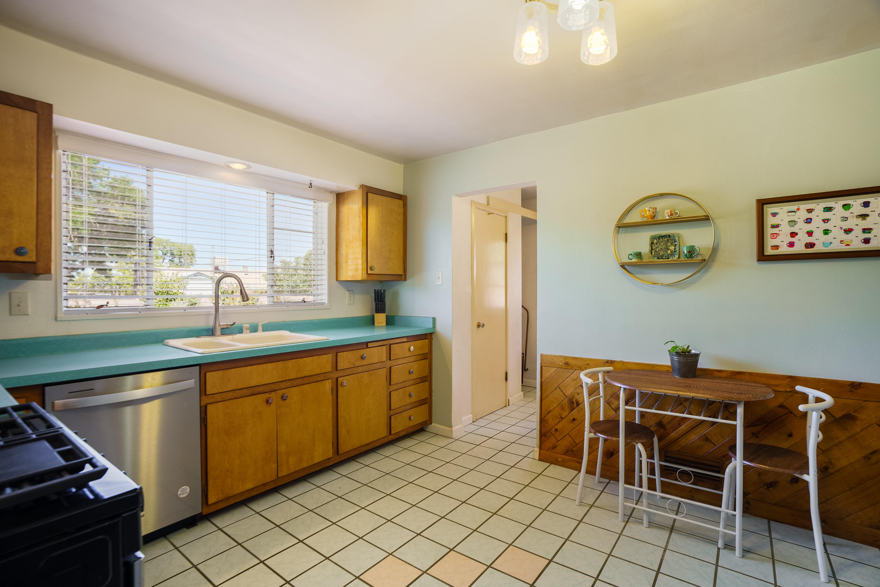 2013 MARTHA Street NE