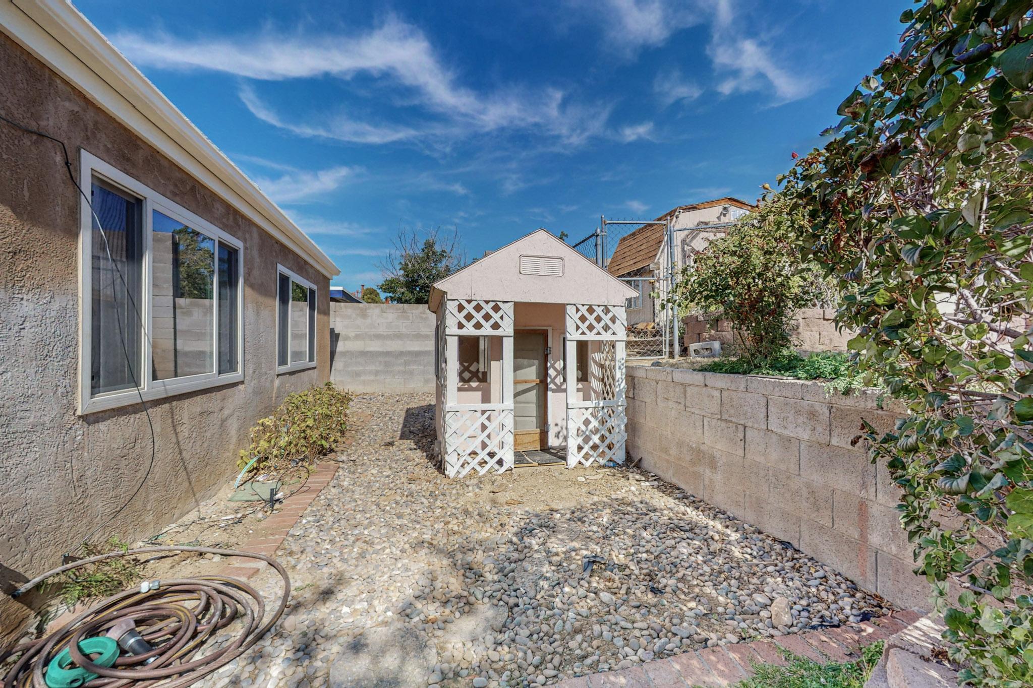 4104 GLEN CANYON Road NE