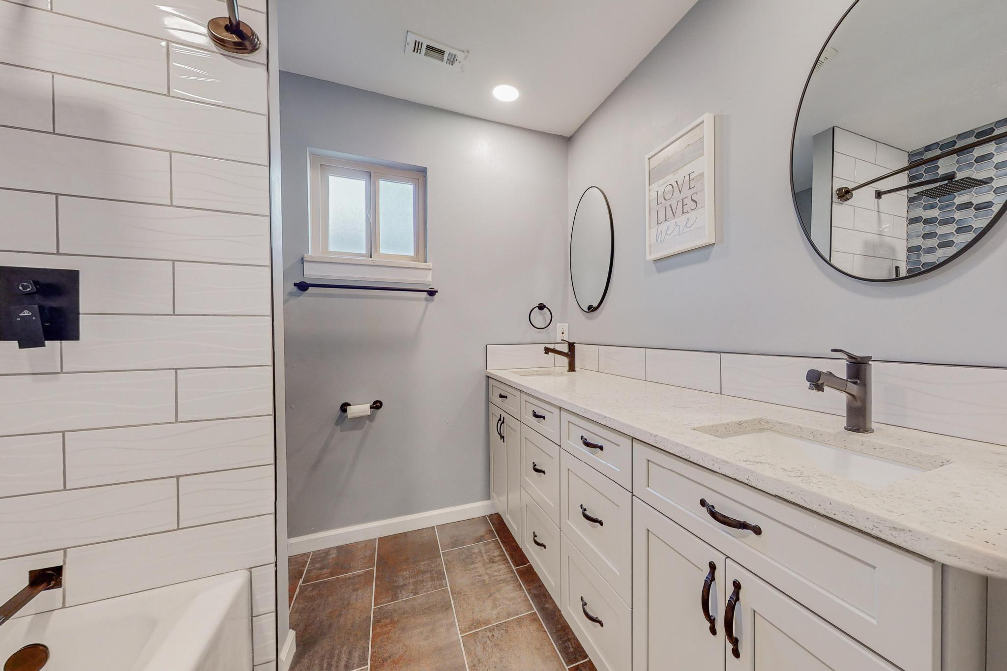 4104 GLEN CANYON Road NE