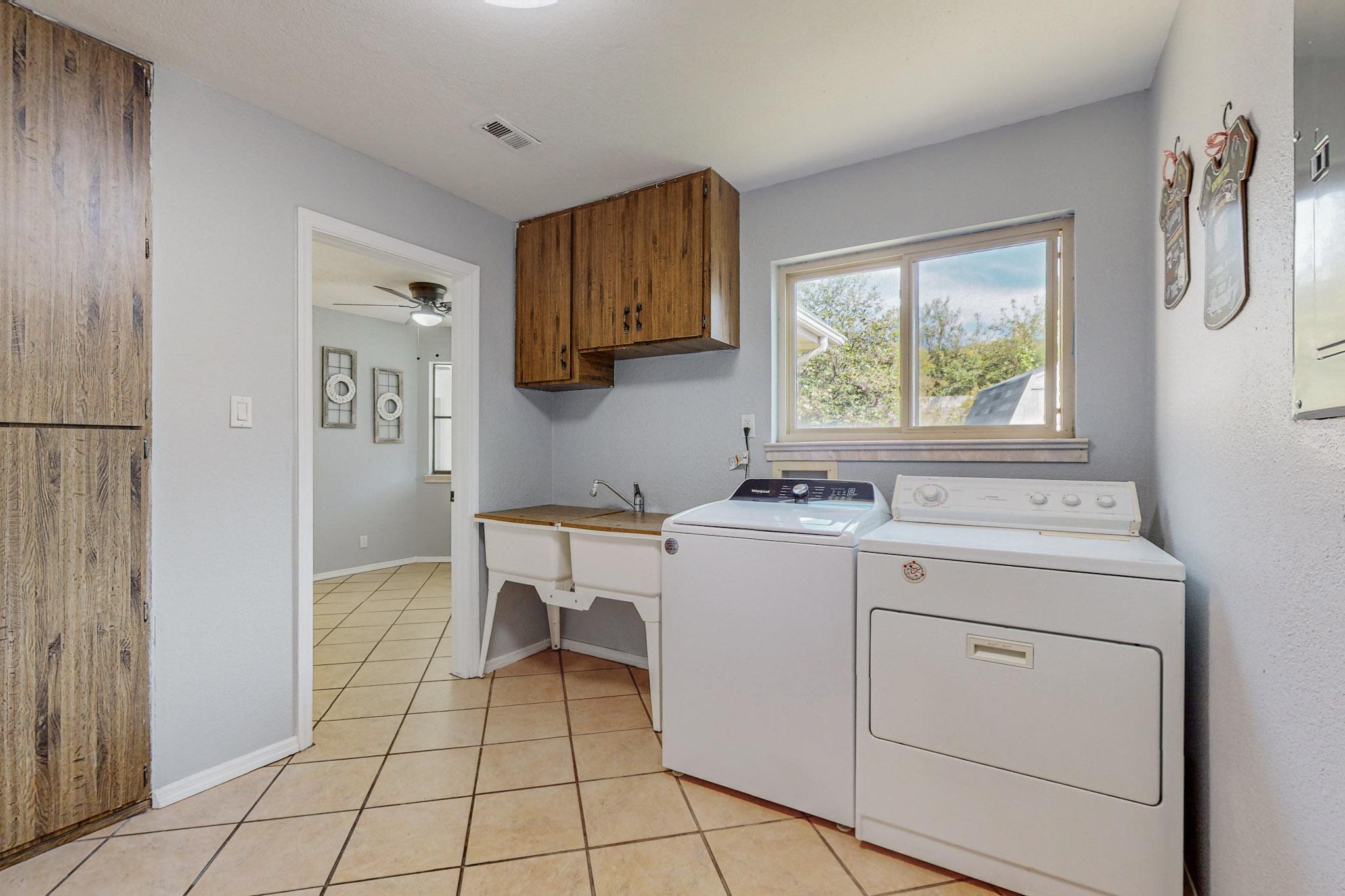 4104 GLEN CANYON Road NE