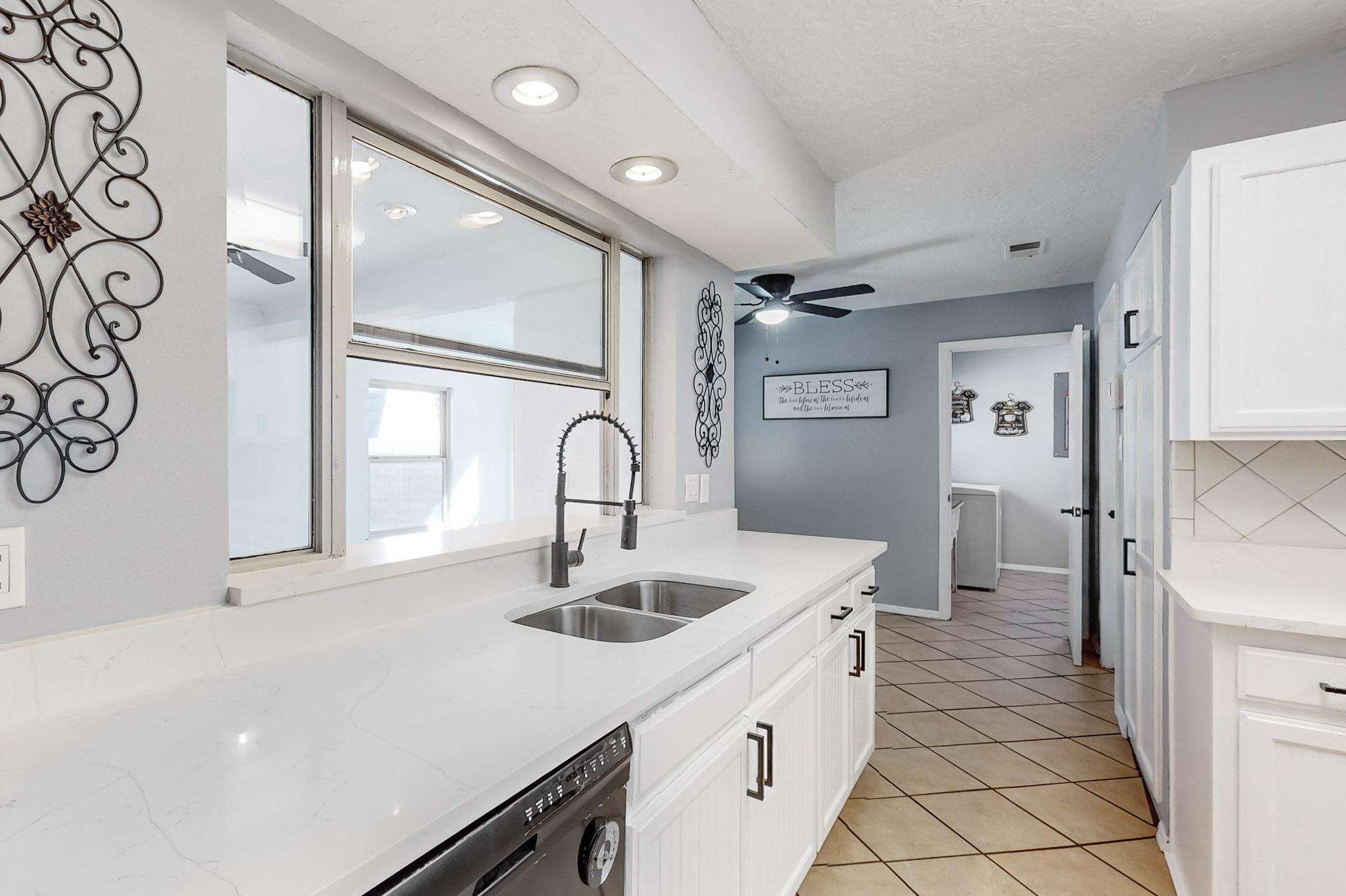 4104 GLEN CANYON Road NE