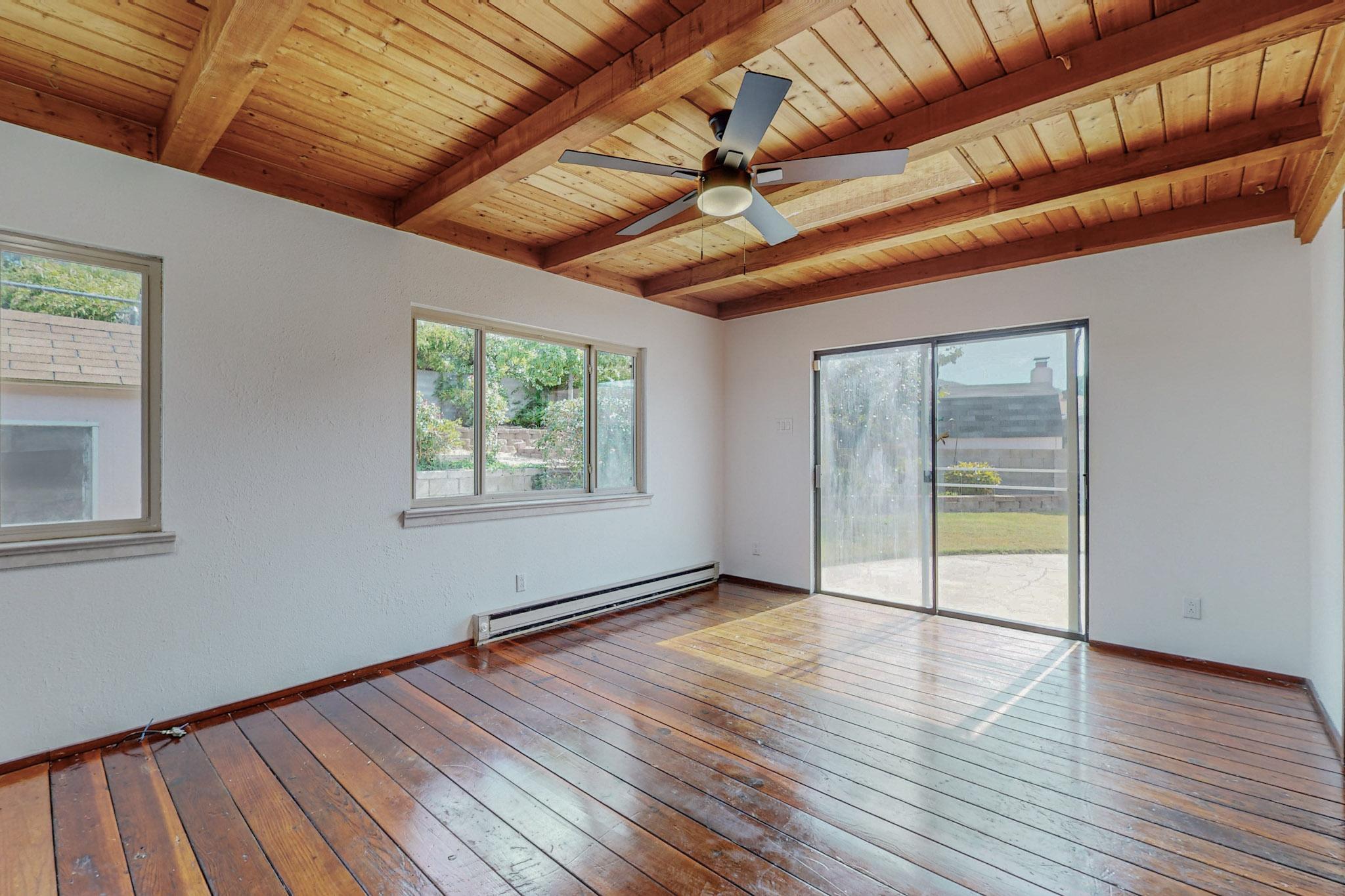 4104 GLEN CANYON Road NE