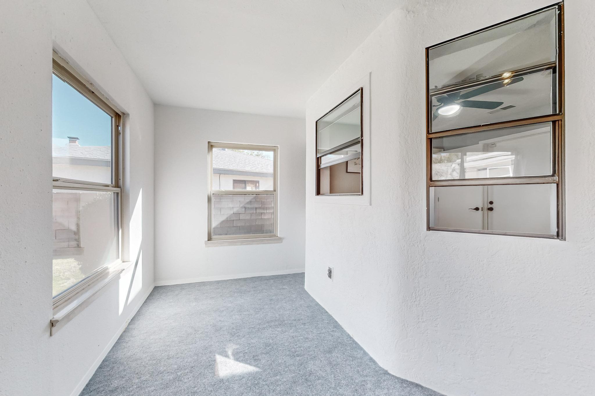 4104 GLEN CANYON Road NE