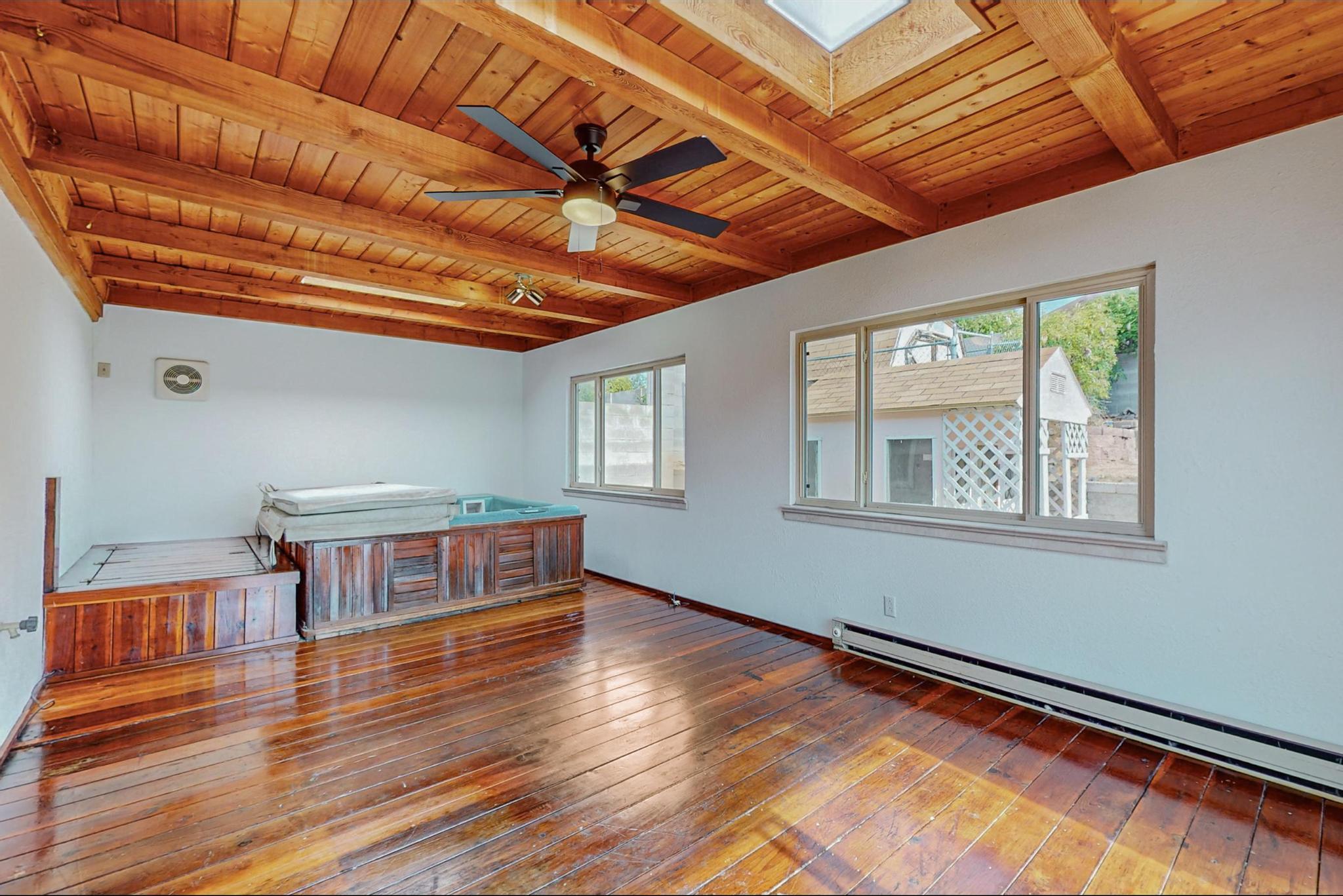 4104 GLEN CANYON Road NE