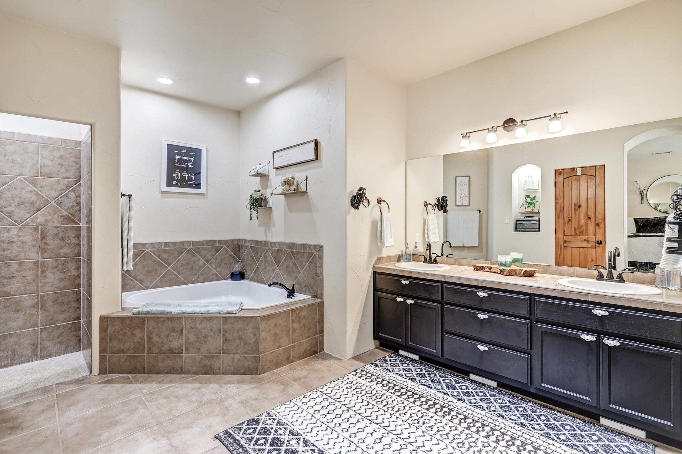 392 CORONADO Lane NE