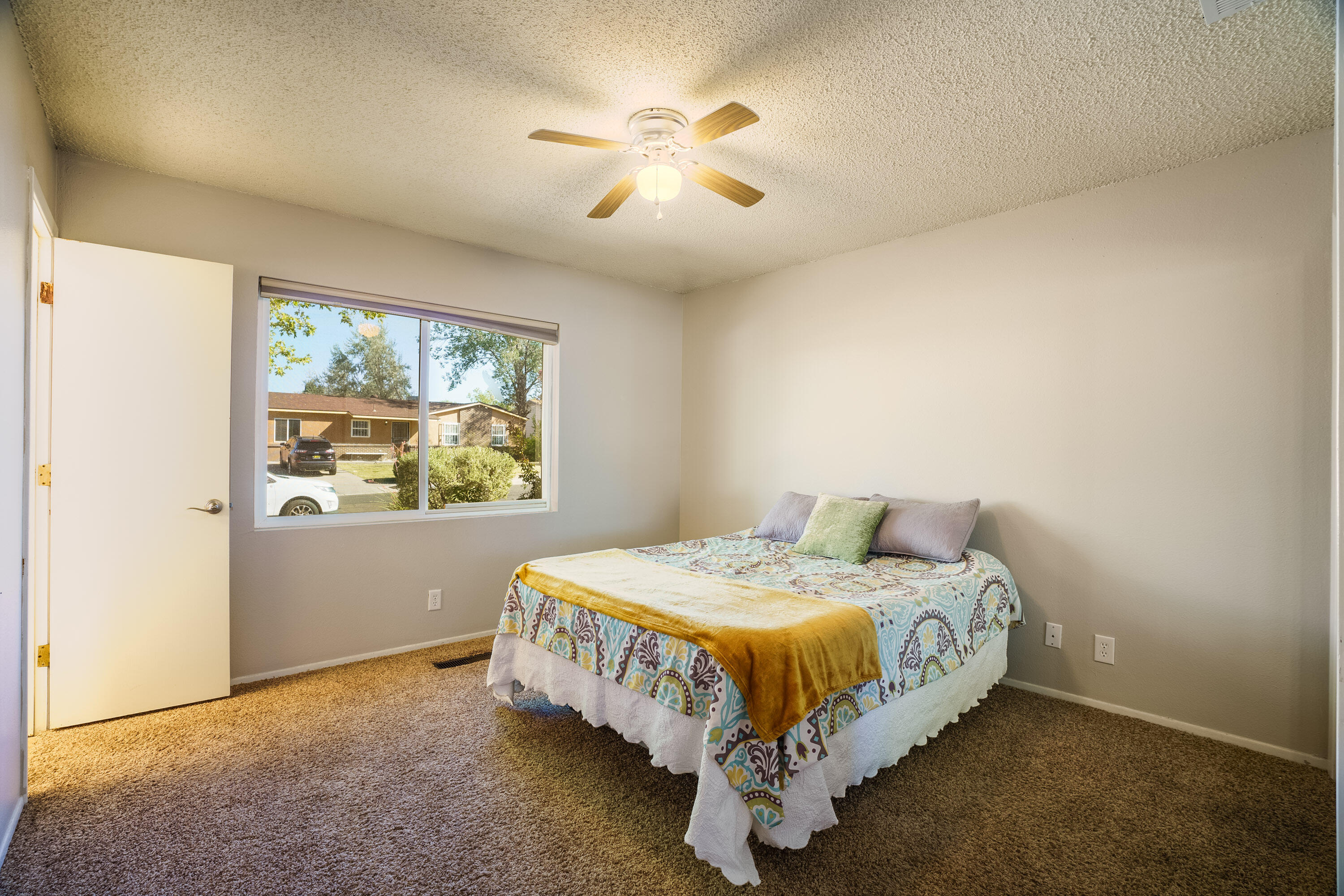 9204 HENDRIX Road NE