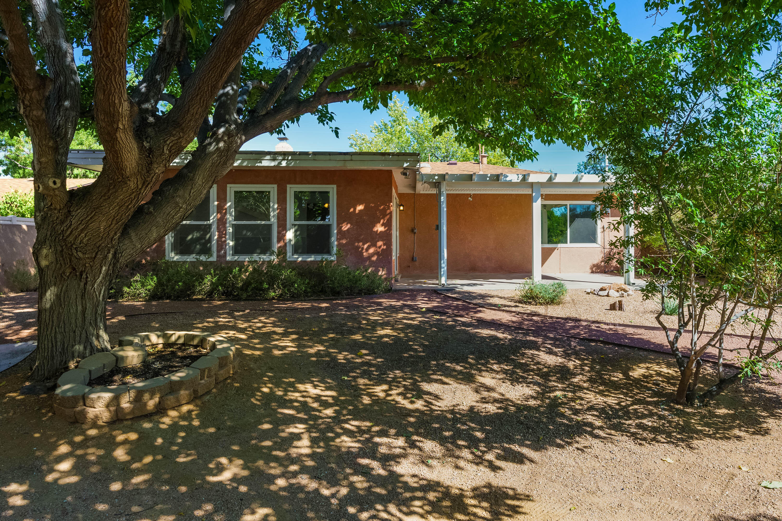 9204 HENDRIX Road NE