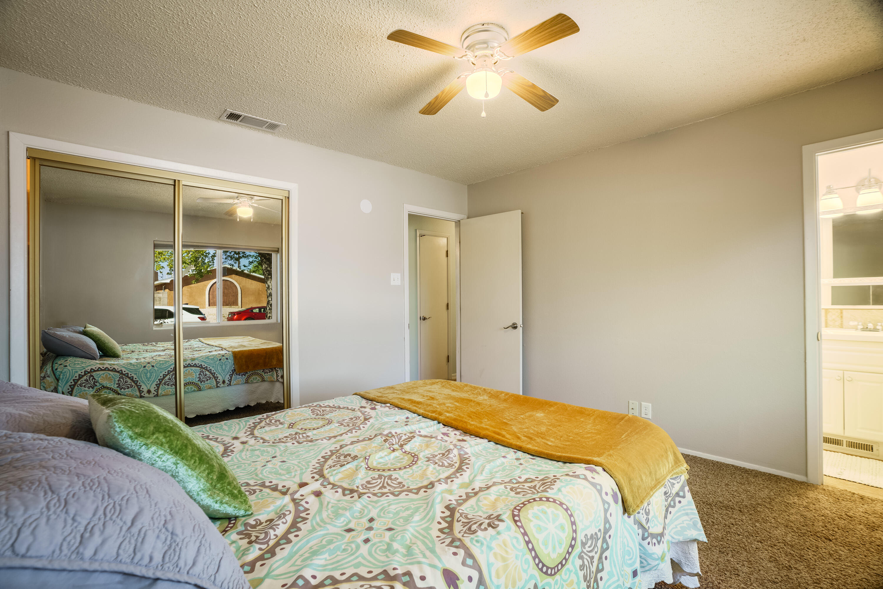 9204 HENDRIX Road NE