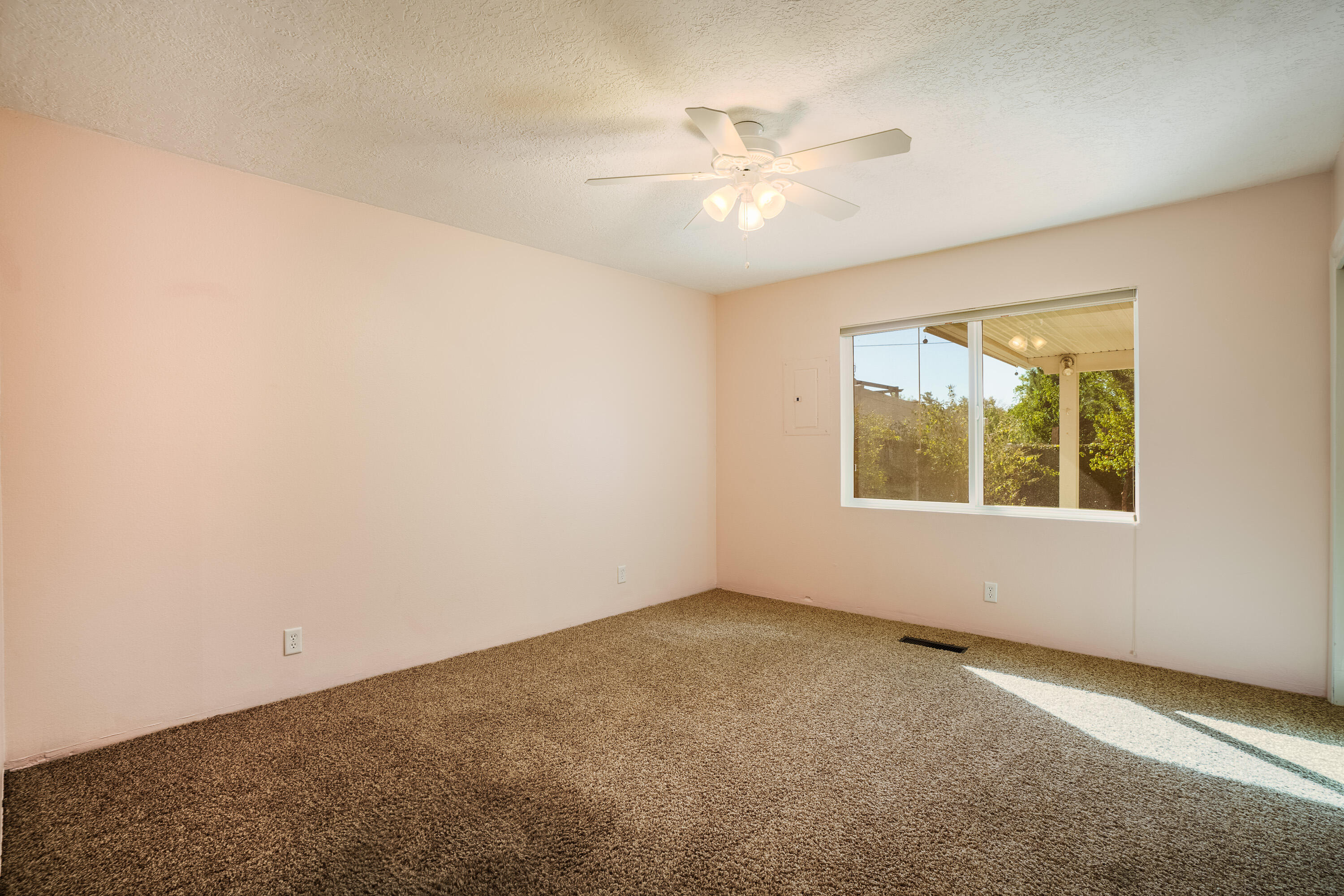 9204 HENDRIX Road NE