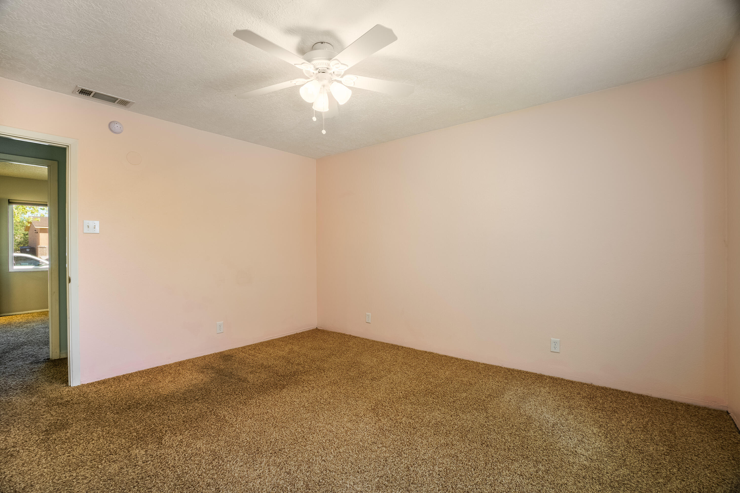 9204 HENDRIX Road NE