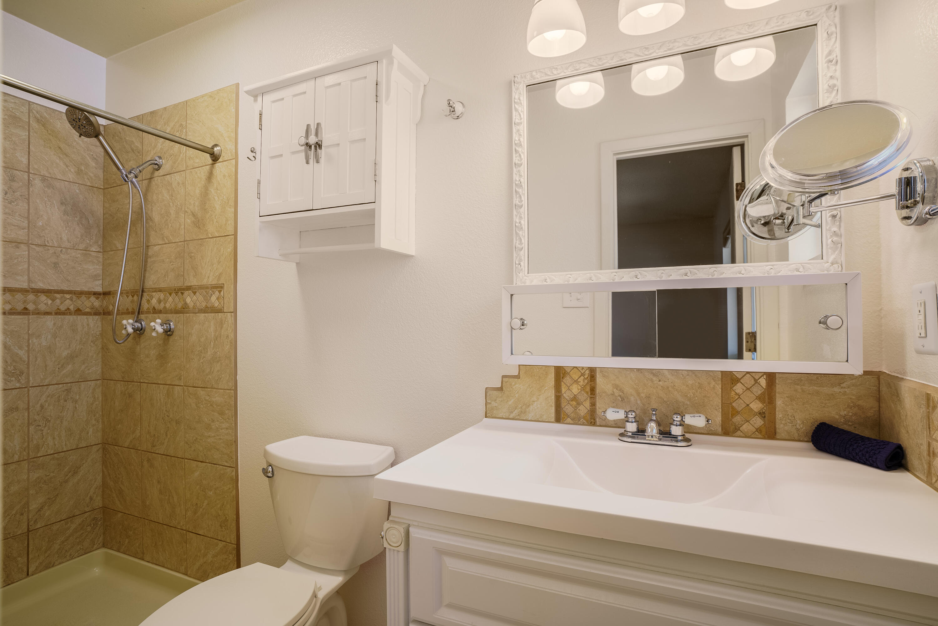 9204 HENDRIX Road NE