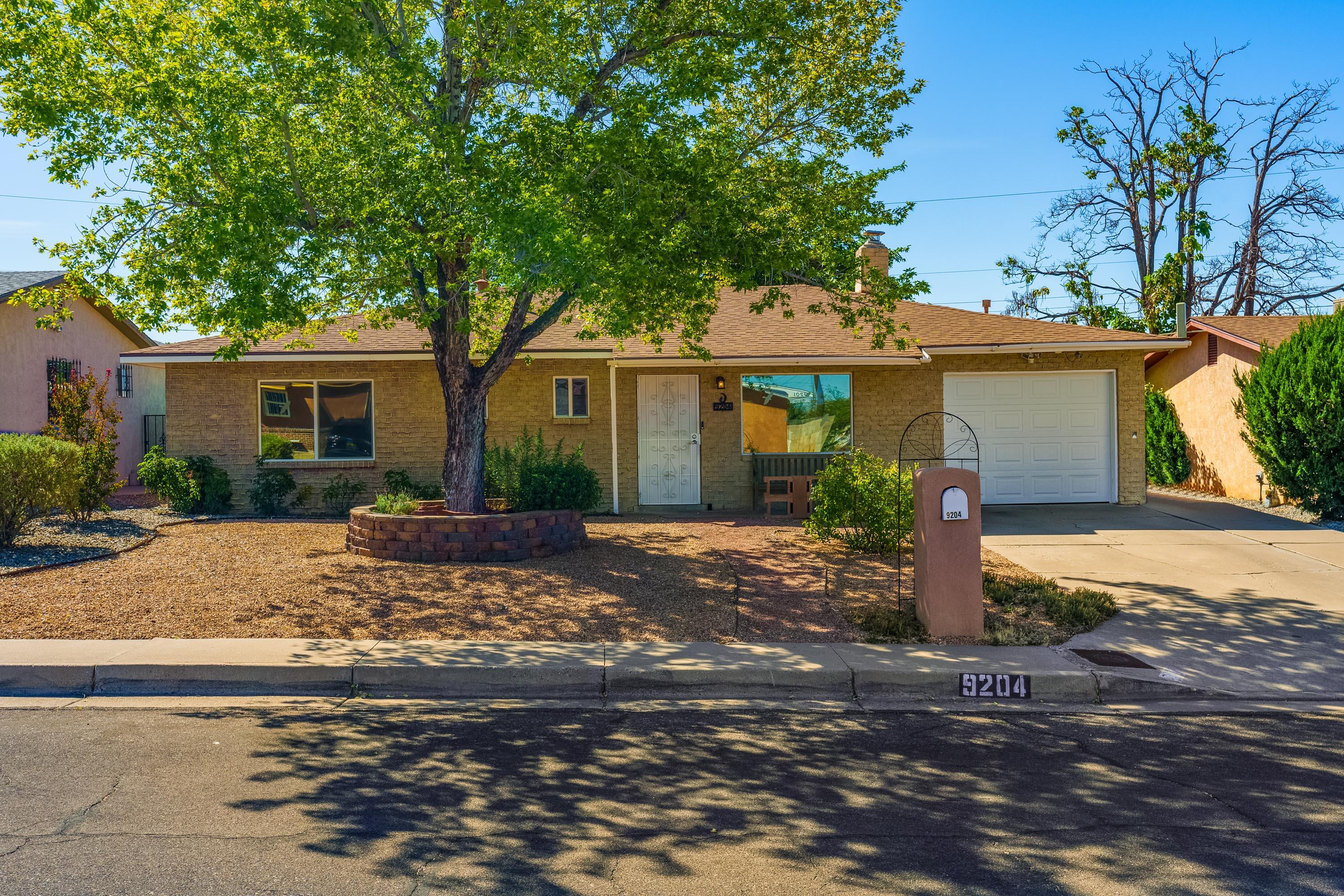 9204 HENDRIX Road NE