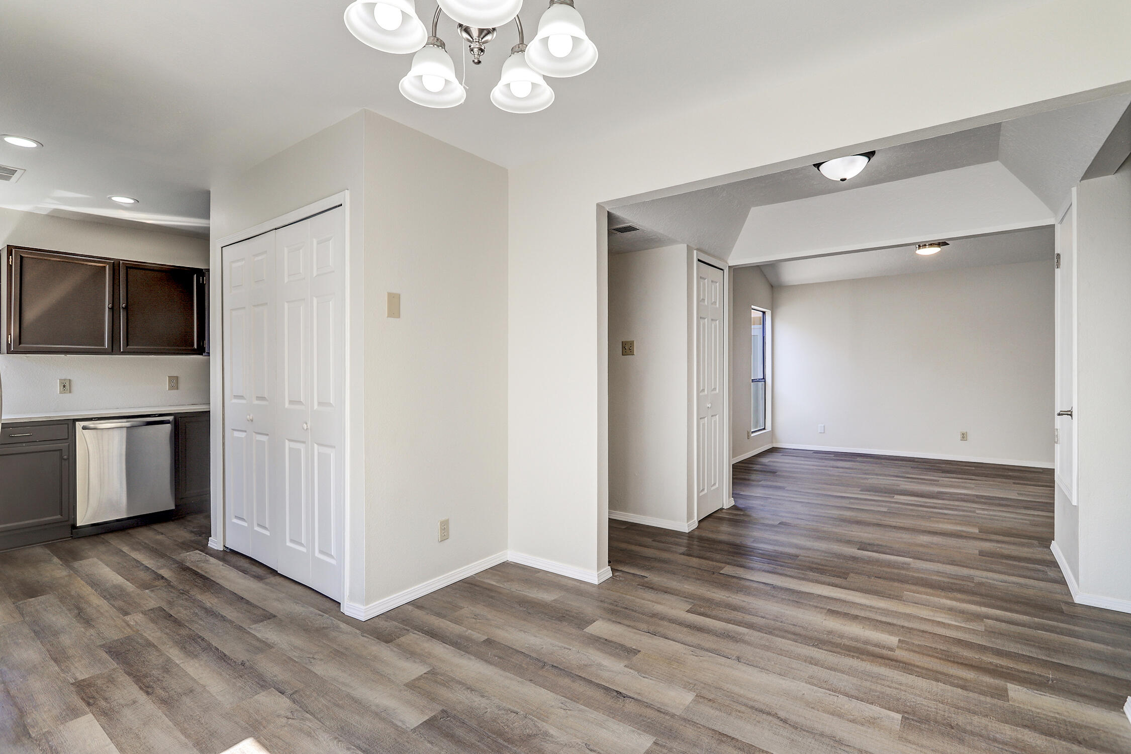 4854 Platinum Loop NE